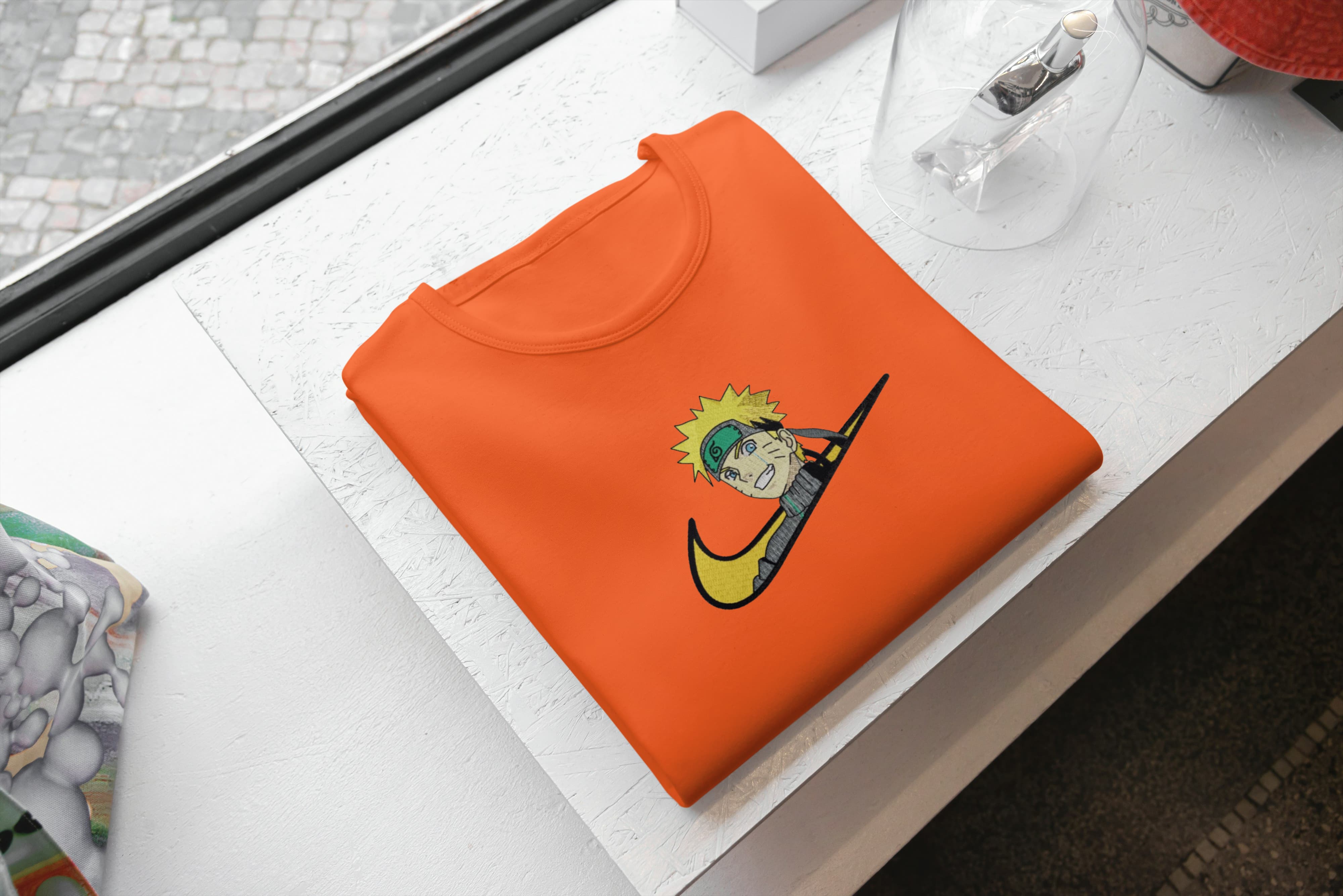 Ricamo Personalizzato - T-Shirt Unisex Ricamata 100% Cotone – Confortevole – Design Swoosh Naruto-Biiply