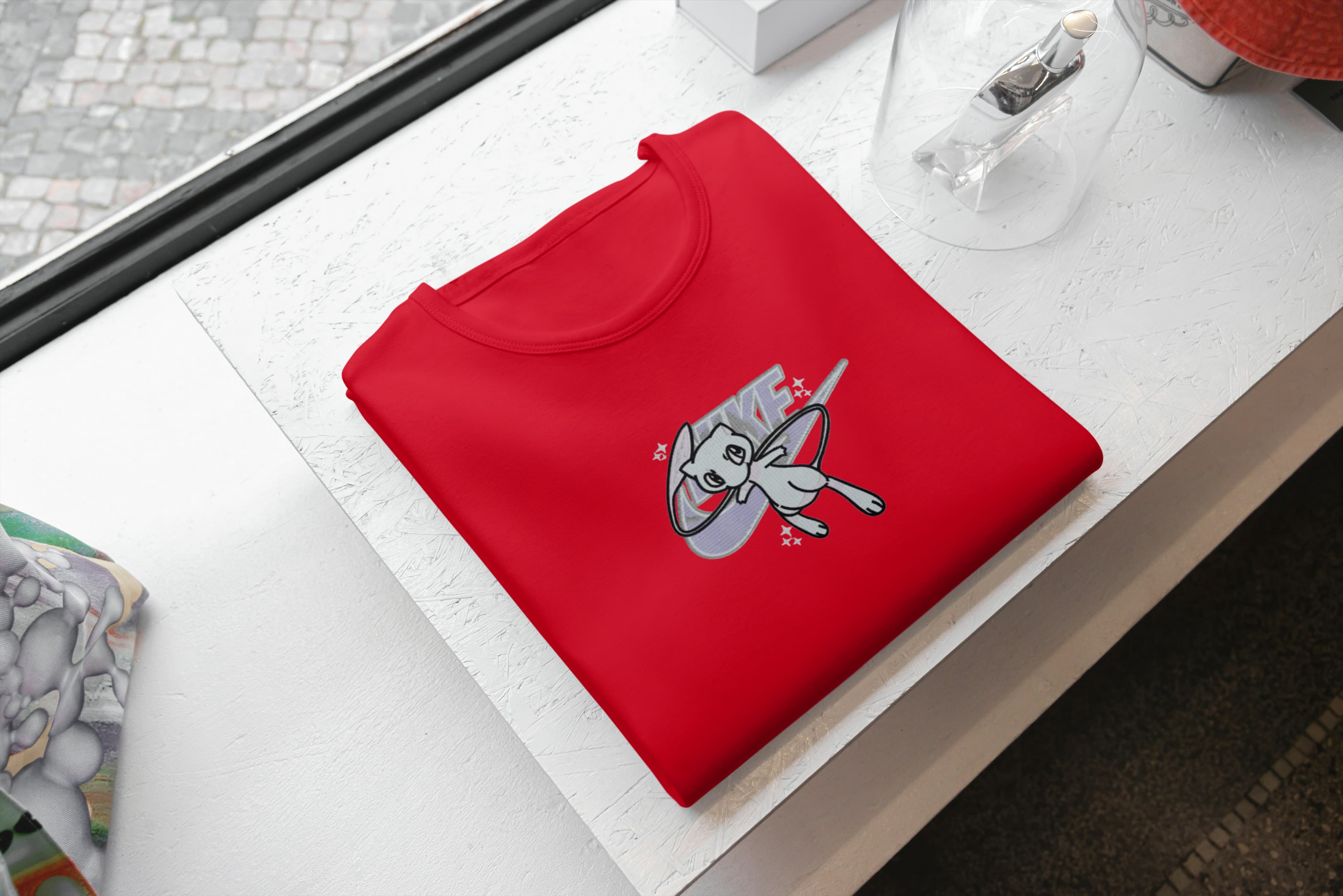Ricamo Personalizzato - T-Shirt Unisex Ricamata 100% Cotone – Confortevole – Design Swoosh Nike Mew-Biiply
