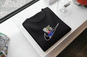 Ricamo Personalizzato - T-Shirt Unisex Ricamata 100% Cotone – Confortevole – Design Swoosh Paperone con banconota-Biiply