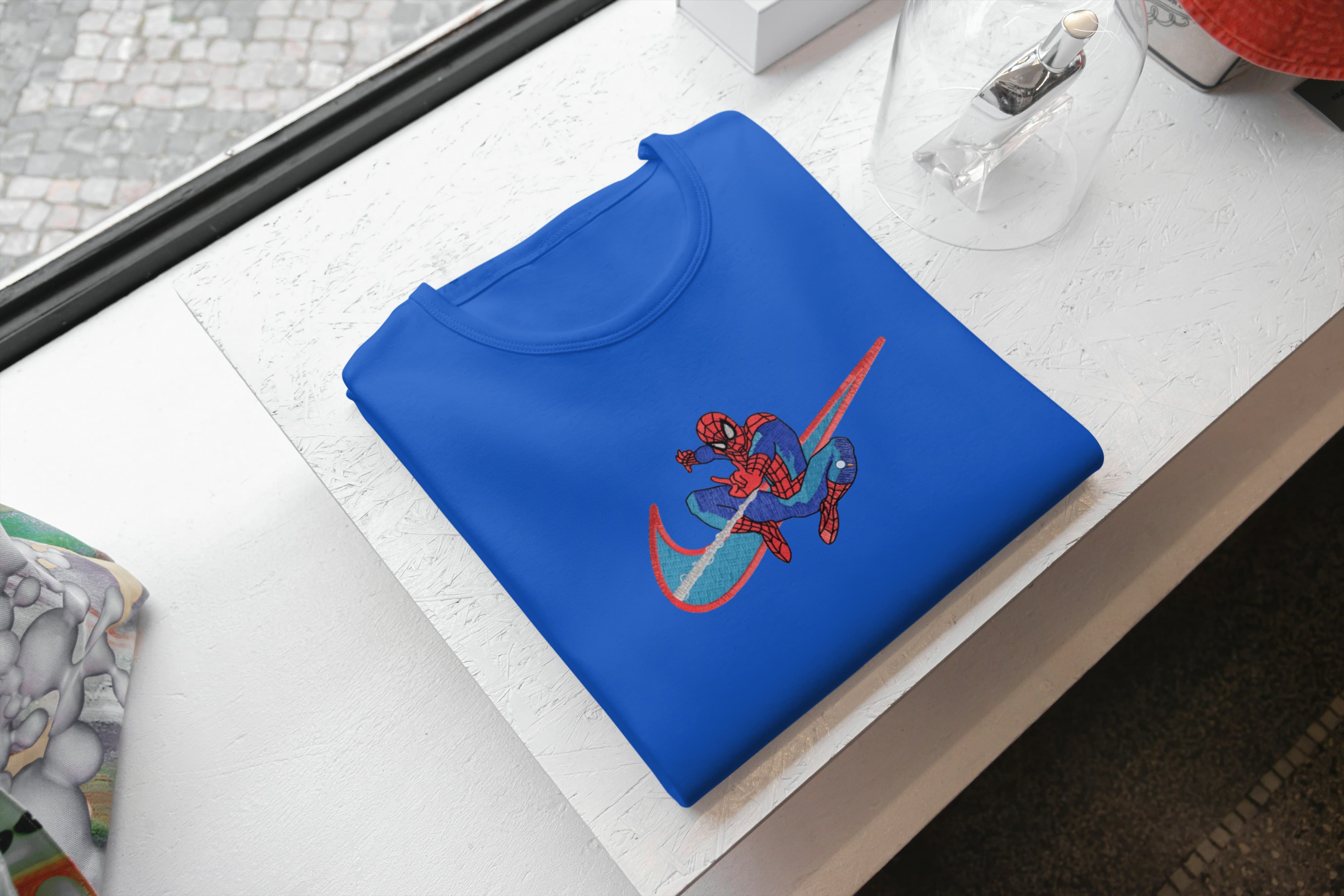Ricamo Personalizzato - T-Shirt Unisex Ricamata 100% Cotone – Confortevole – Design Swoosh Spiderman-Biiply