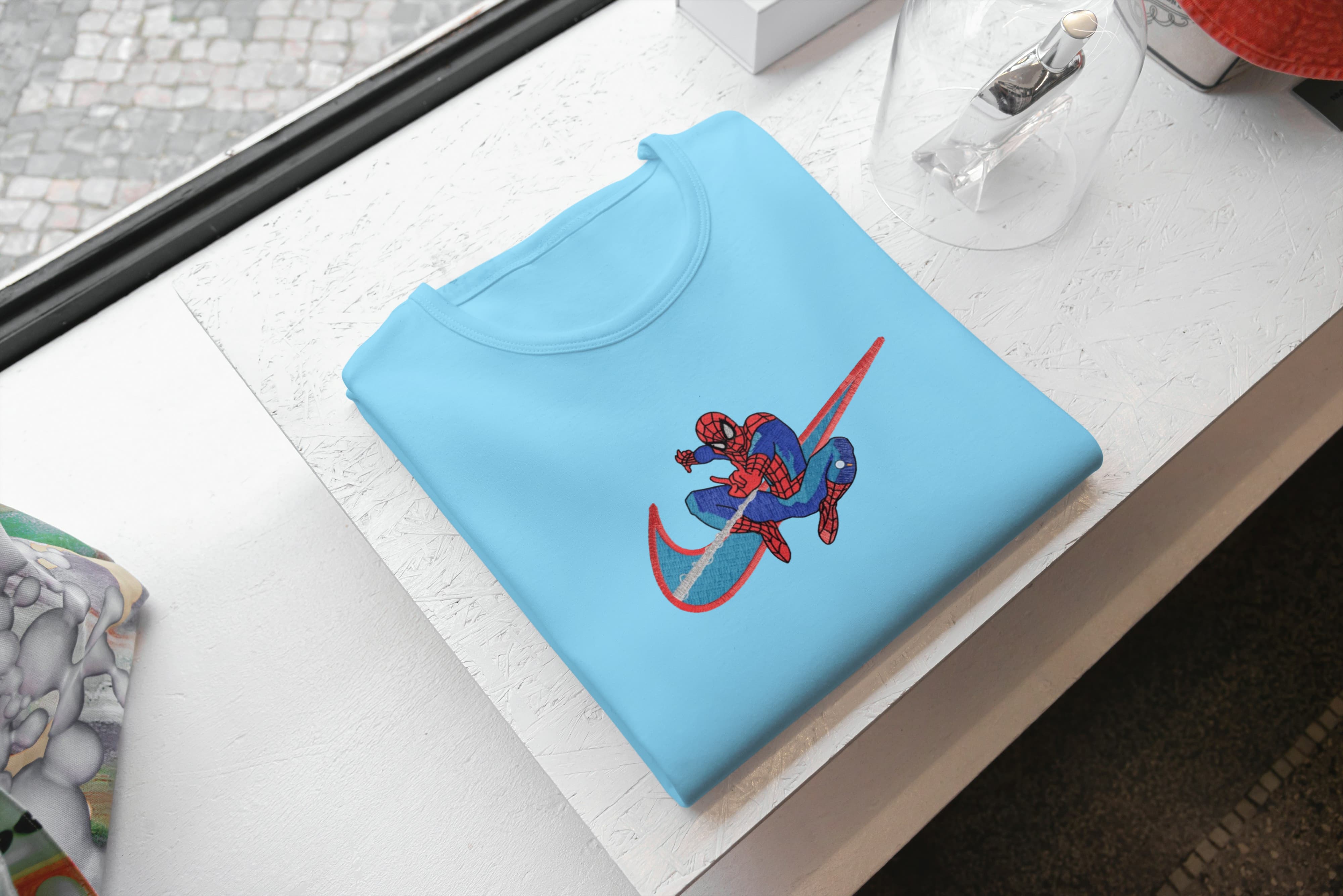 Ricamo Personalizzato - T-Shirt Unisex Ricamata 100% Cotone – Confortevole – Design Swoosh Spiderman-Biiply
