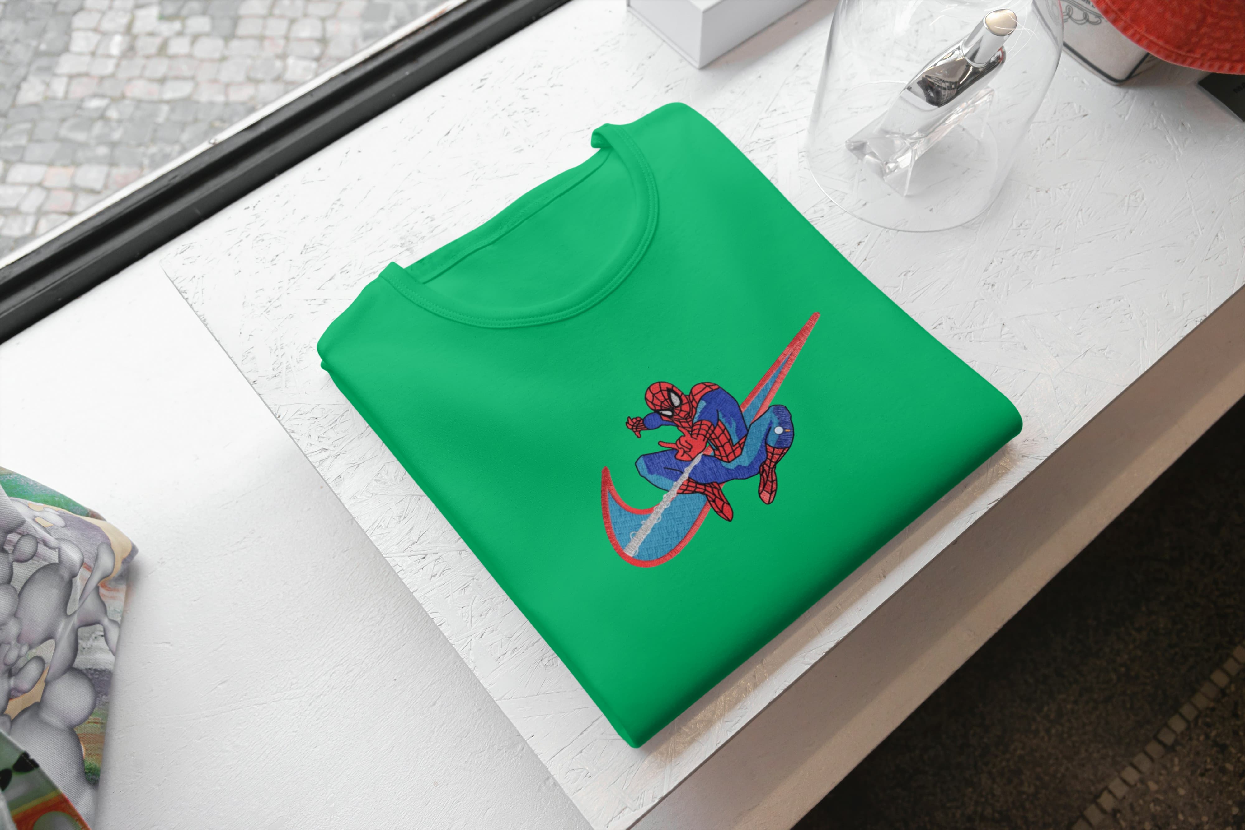 Ricamo Personalizzato - T-Shirt Unisex Ricamata 100% Cotone – Confortevole – Design Swoosh Spiderman-Biiply