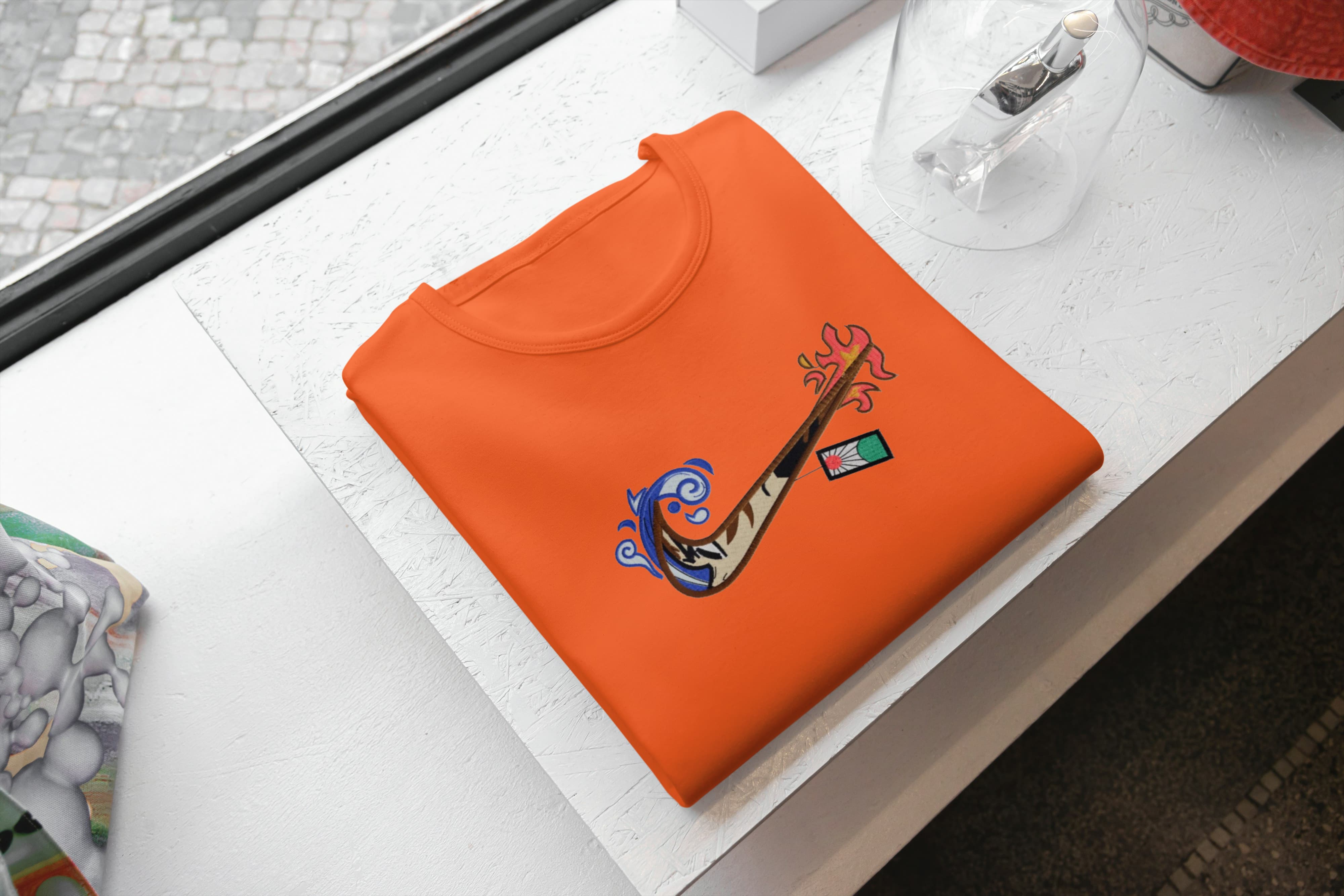 Ricamo Personalizzato - T-Shirt Unisex Ricamata 100% Cotone – Confortevole – Design Swoosh Tangiro-Biiply