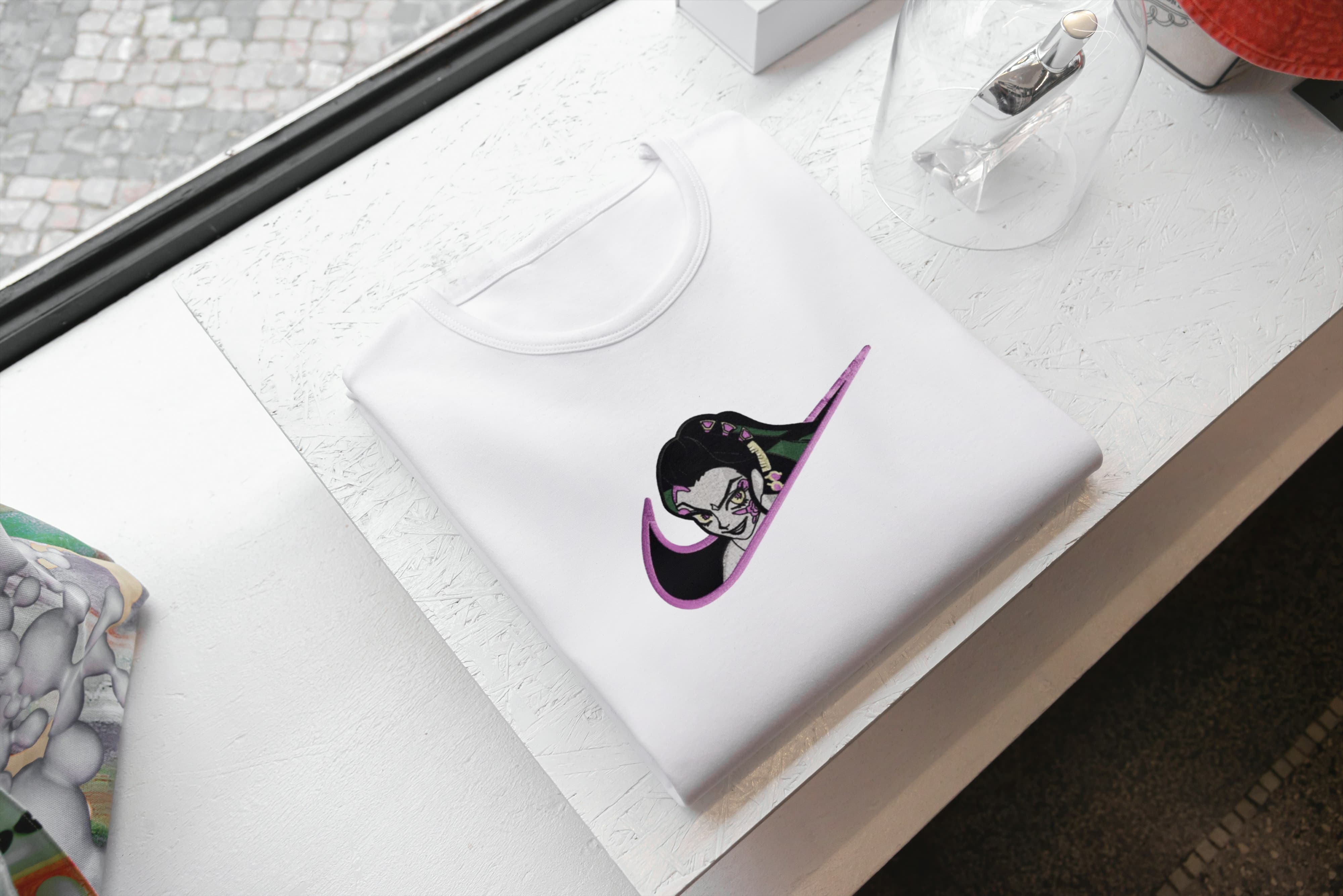 Ricamo Personalizzato - T-Shirt Unisex Ricamata 100% Cotone – Confortevole – Design Swoosh daki-Biiply