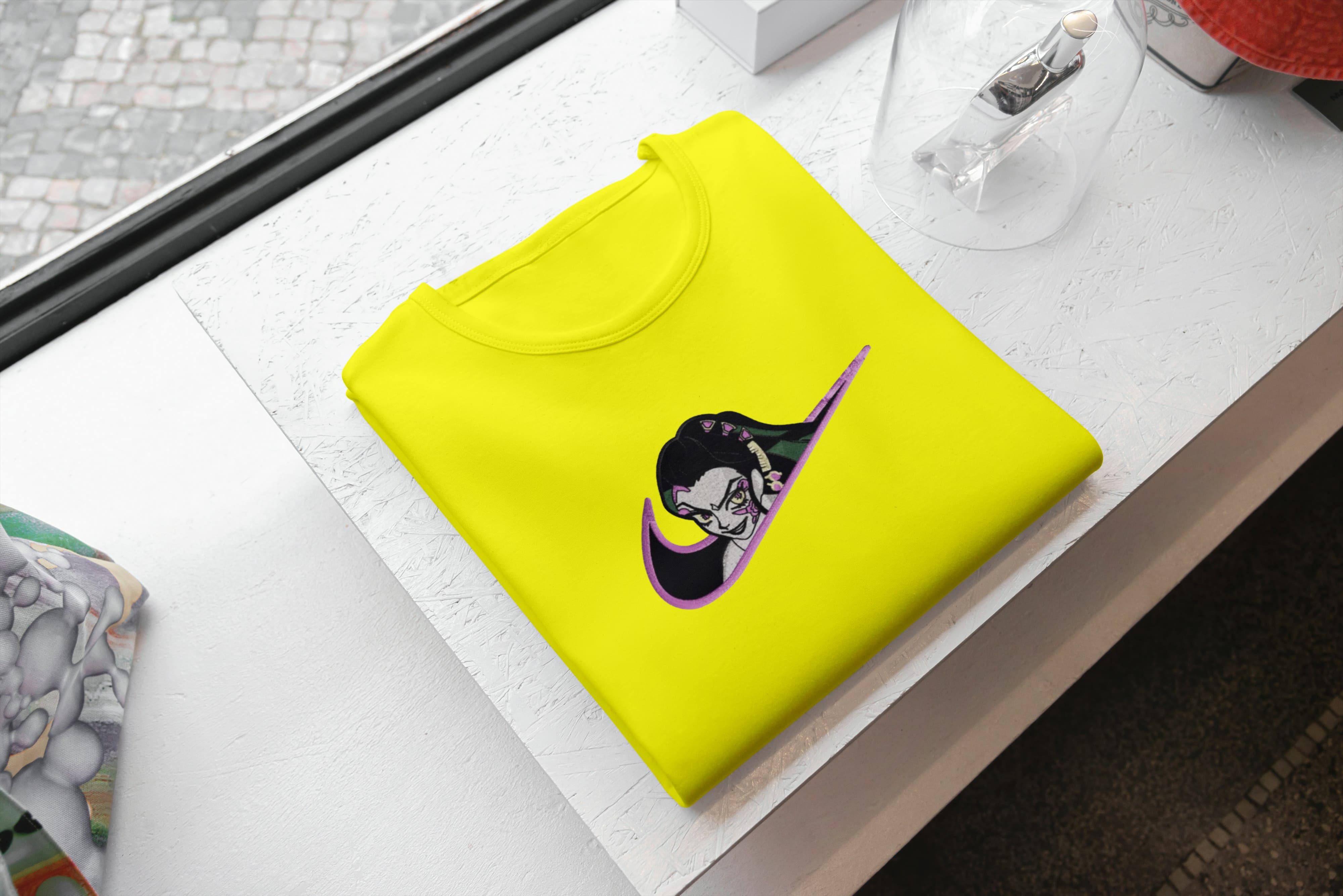 Ricamo Personalizzato - T-Shirt Unisex Ricamata 100% Cotone – Confortevole – Design Swoosh daki-Biiply