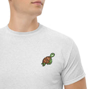 Ricamo Personalizzato - T-Shirt Unisex Ricamata 100% Cotone – Confortevole – Design Tartaruga-Biiply