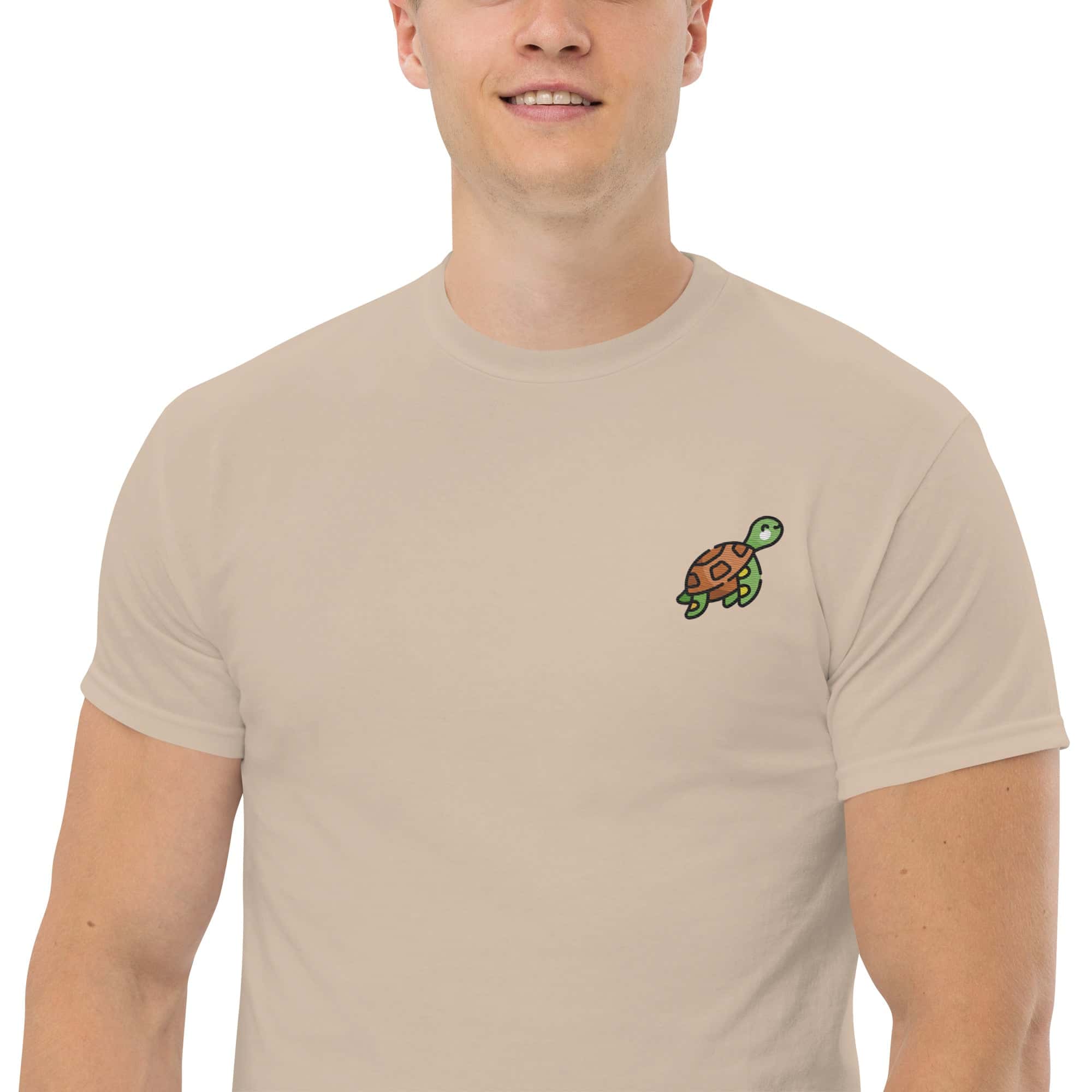 Ricamo Personalizzato - T-Shirt Unisex Ricamata 100% Cotone – Confortevole – Design Tartaruga-Biiply