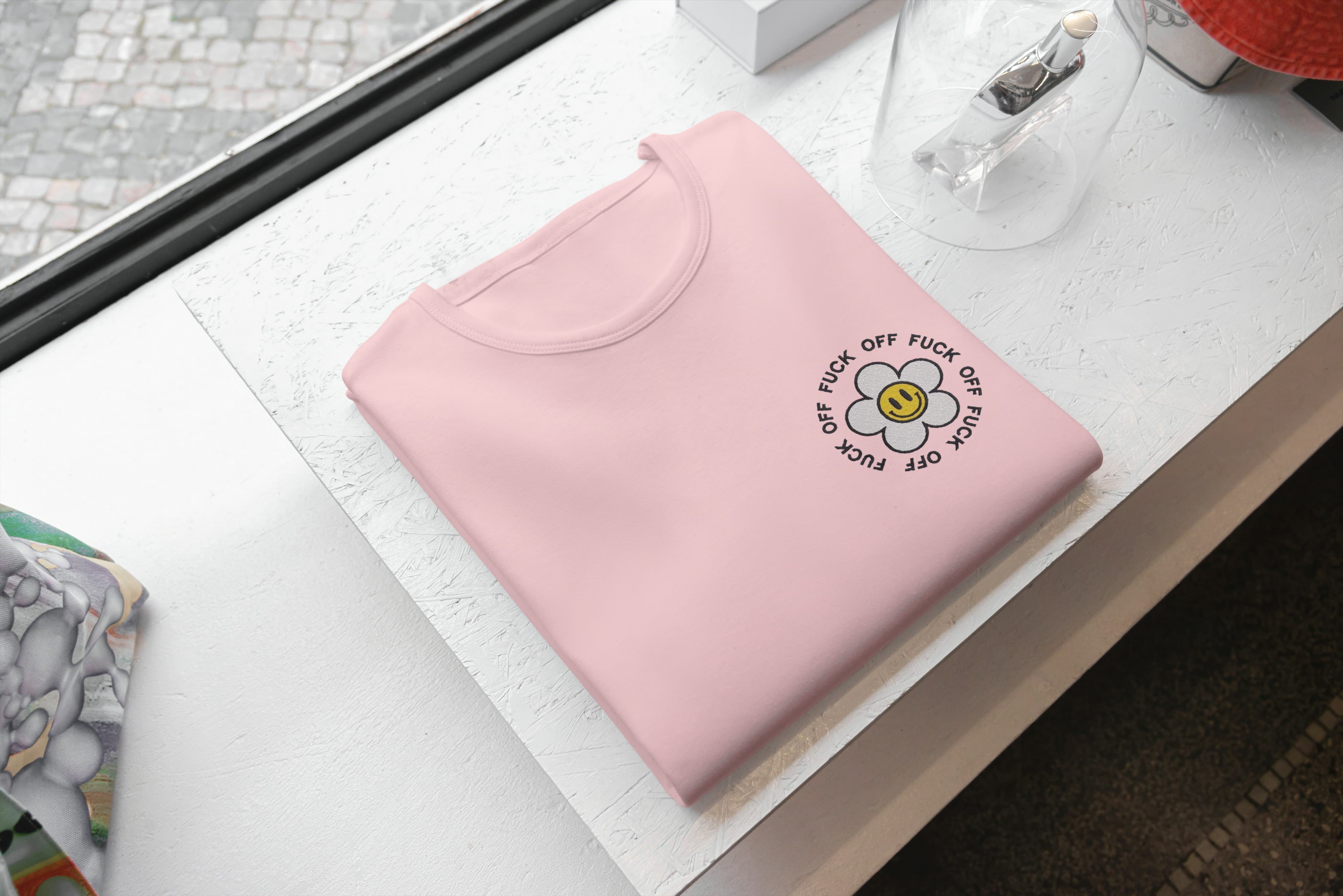 T-shirt Ricamata Unisex – 100% Cotone – Stile Streetwear e Confortevole – Fiorellino Fuck Off