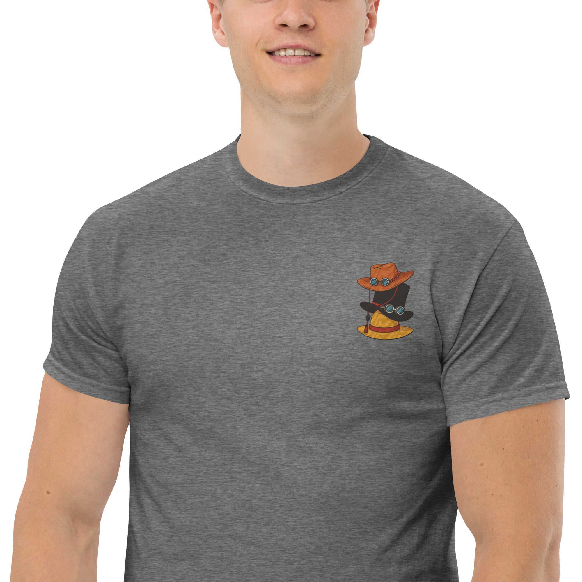 T-Shirt Unisex Ricamata 100% Cotone – Confortevole – Design Cappelli dei Pirati-Biiply