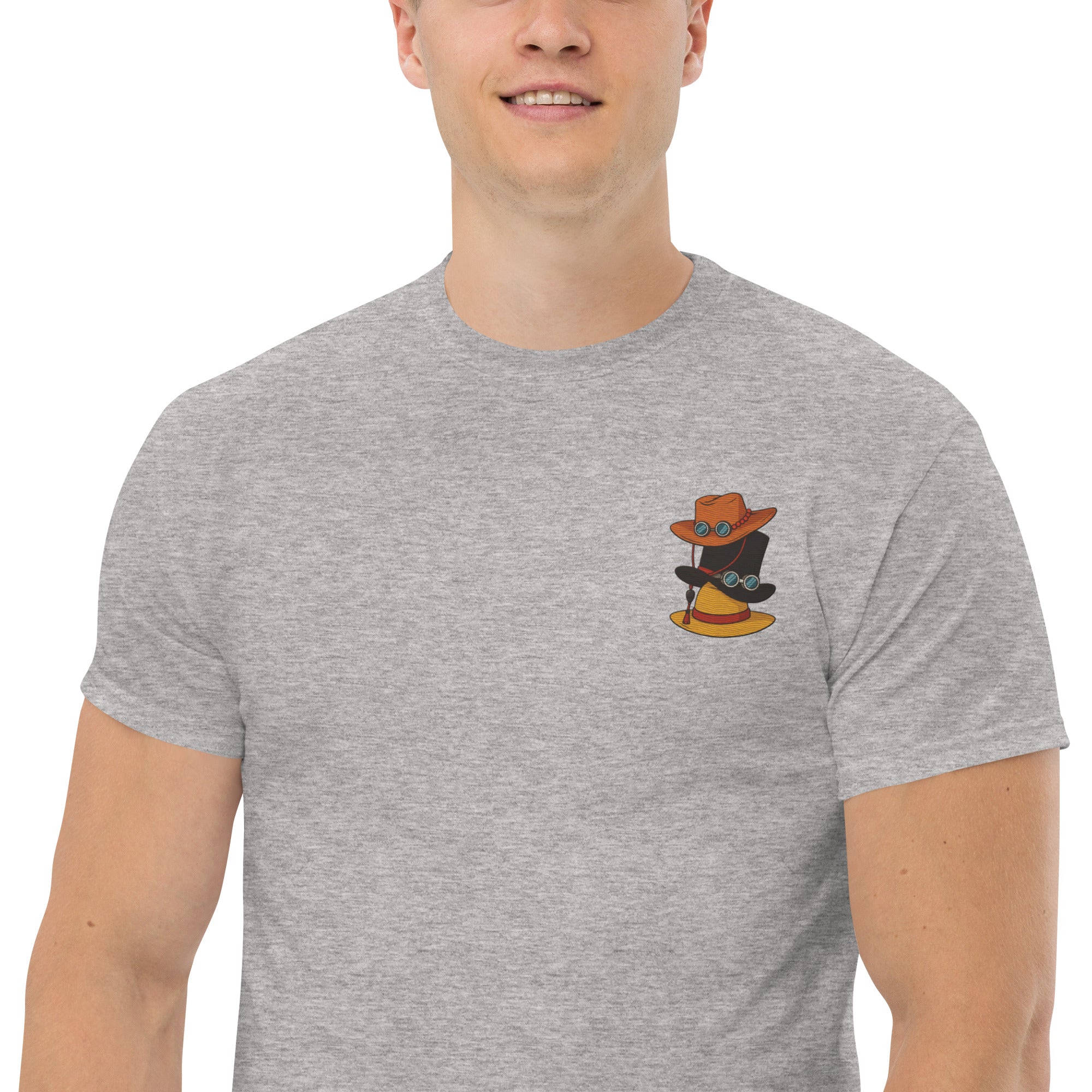 T-Shirt Unisex Ricamata 100% Cotone – Confortevole – Design Cappelli dei Pirati-Biiply