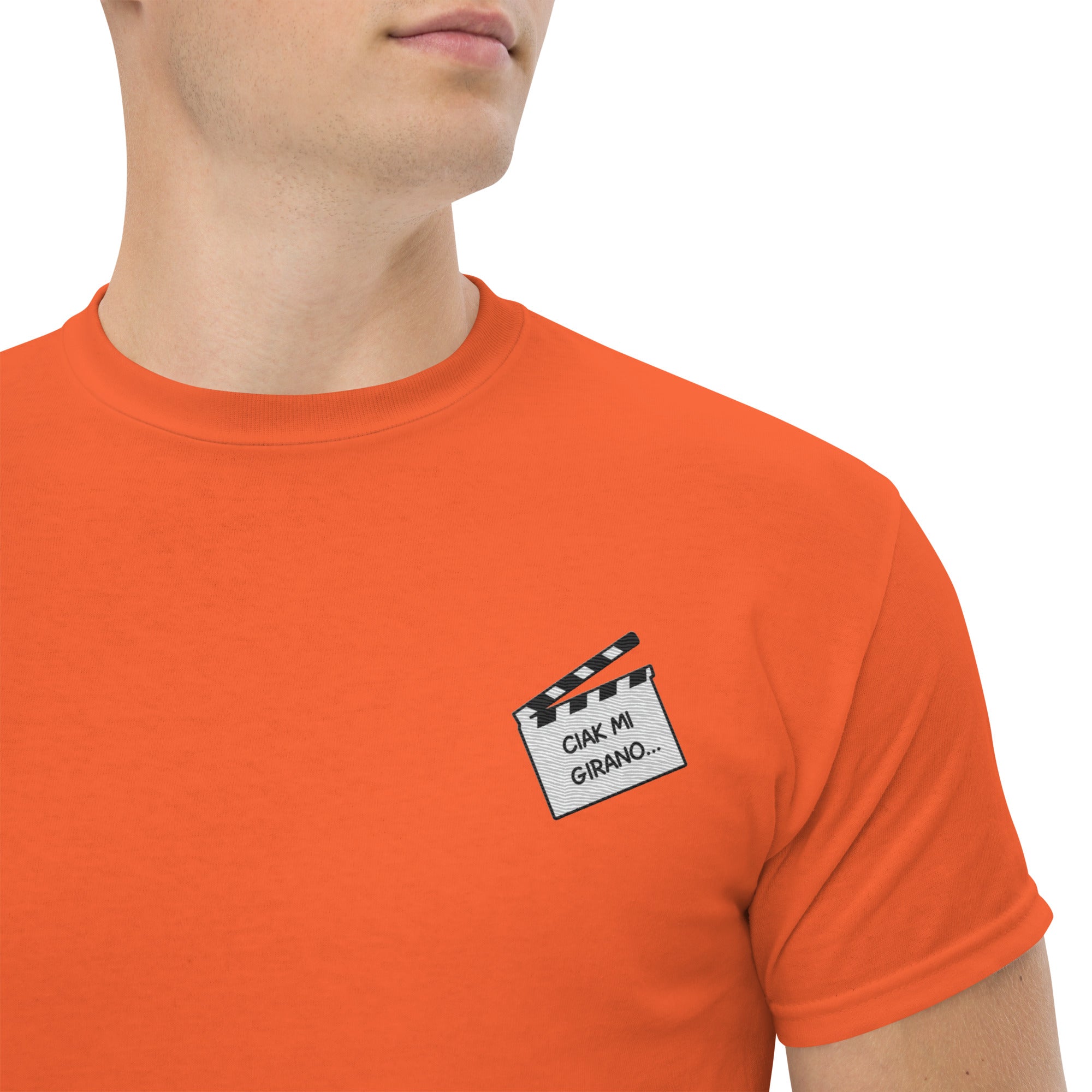 T-Shirt Unisex Ricamata 100% Cotone – Confortevole – Design Ciak mi girano-Biiply