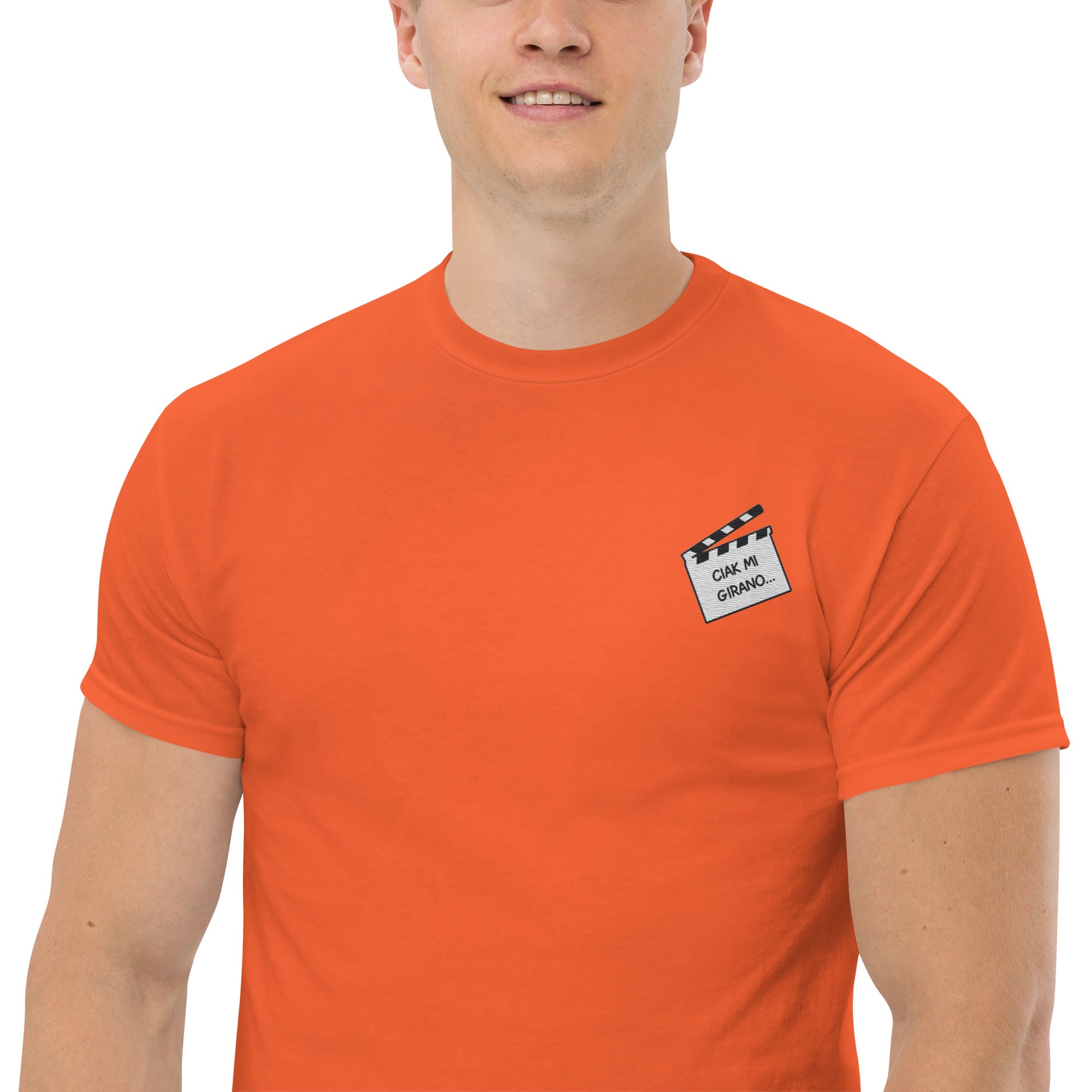 T-Shirt Unisex Ricamata 100% Cotone – Confortevole – Design Ciak mi girano-Biiply