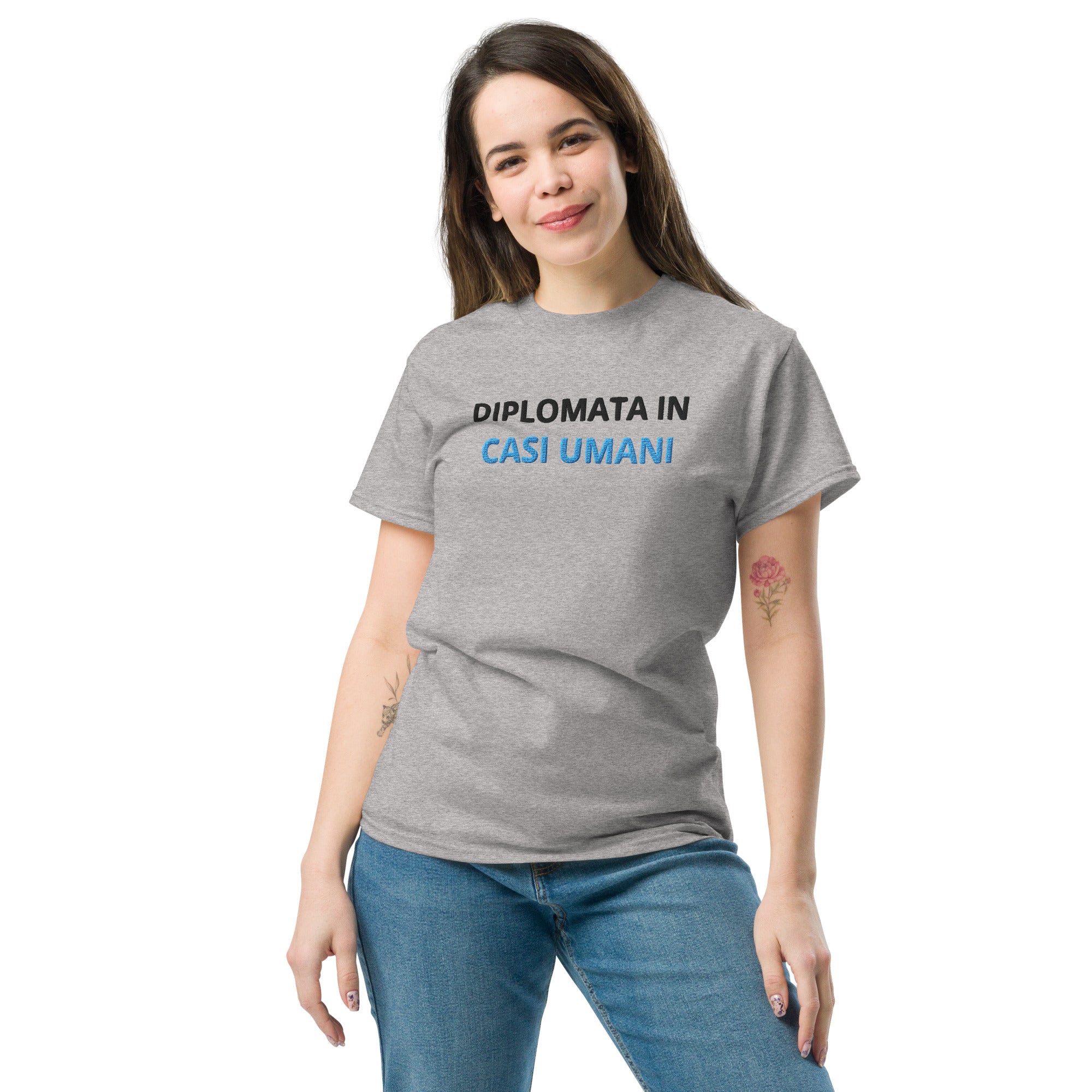 T-Shirt Unisex Ricamata 100% Cotone – Confortevole – Design Diplomata in casi umani-Biiply
