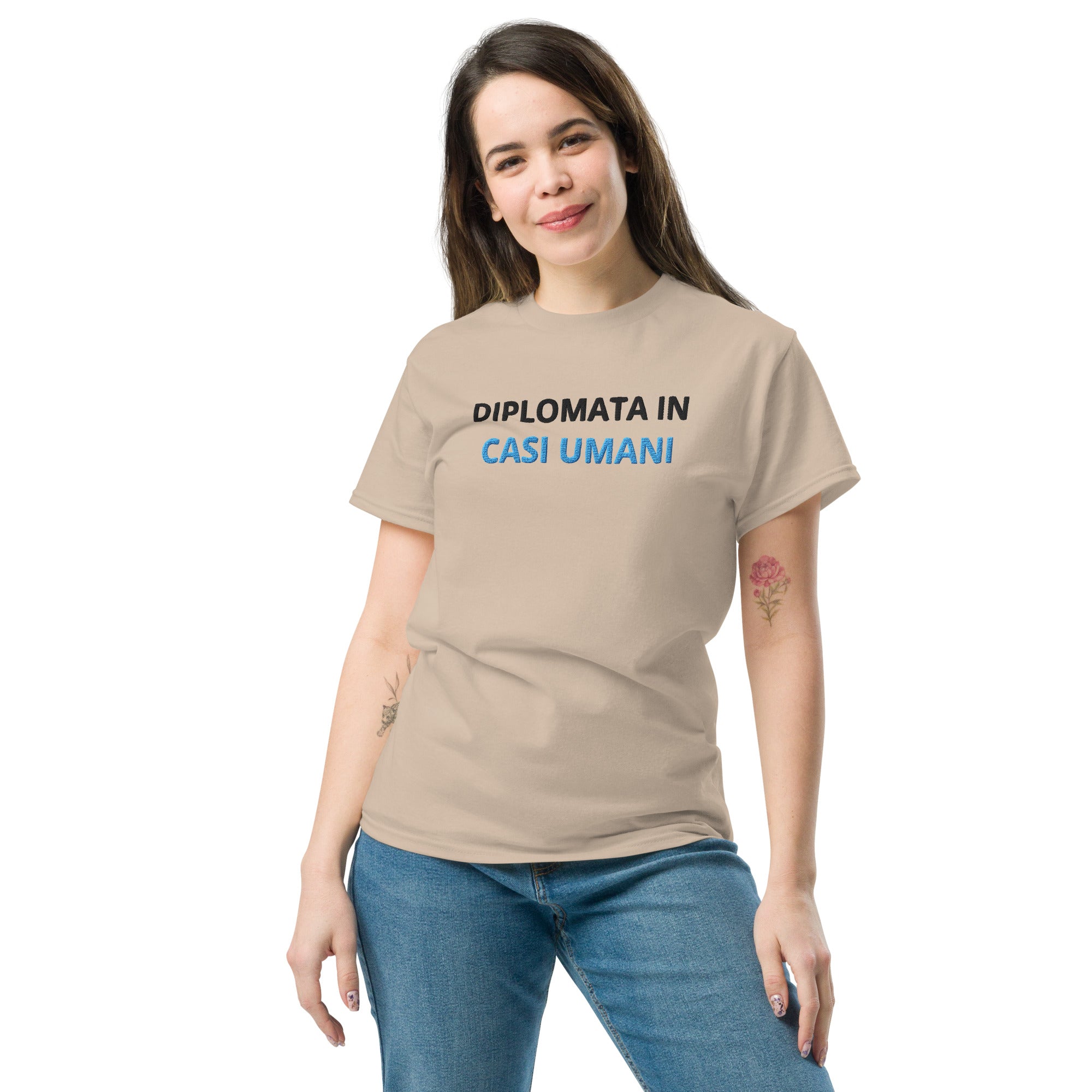 T-Shirt Unisex Ricamata 100% Cotone – Confortevole – Design Diplomata in casi umani-Biiply