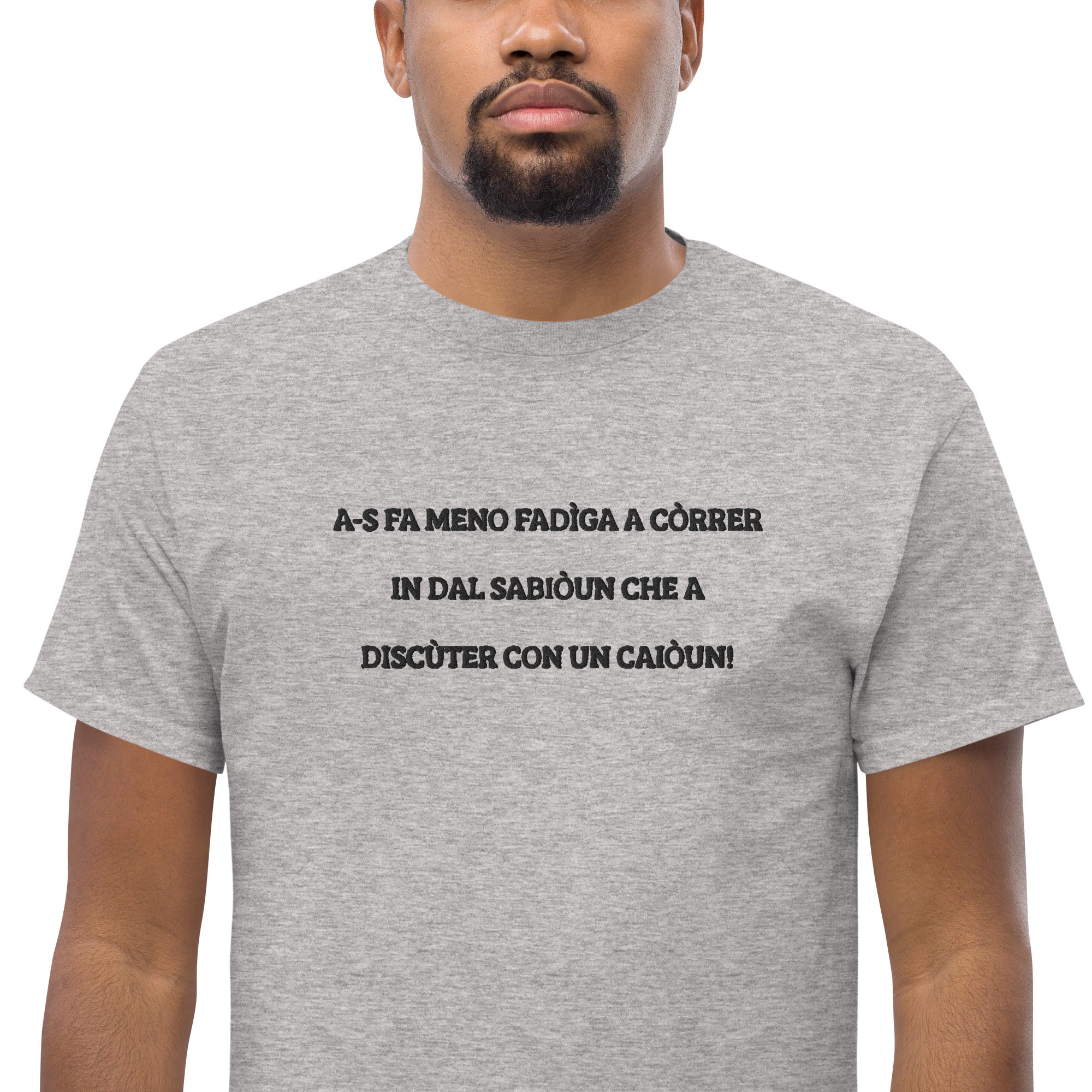 T-Shirt Unisex Ricamata 100% Cotone – Confortevole – Design Discùter Con Un Caiòun!-Biiply