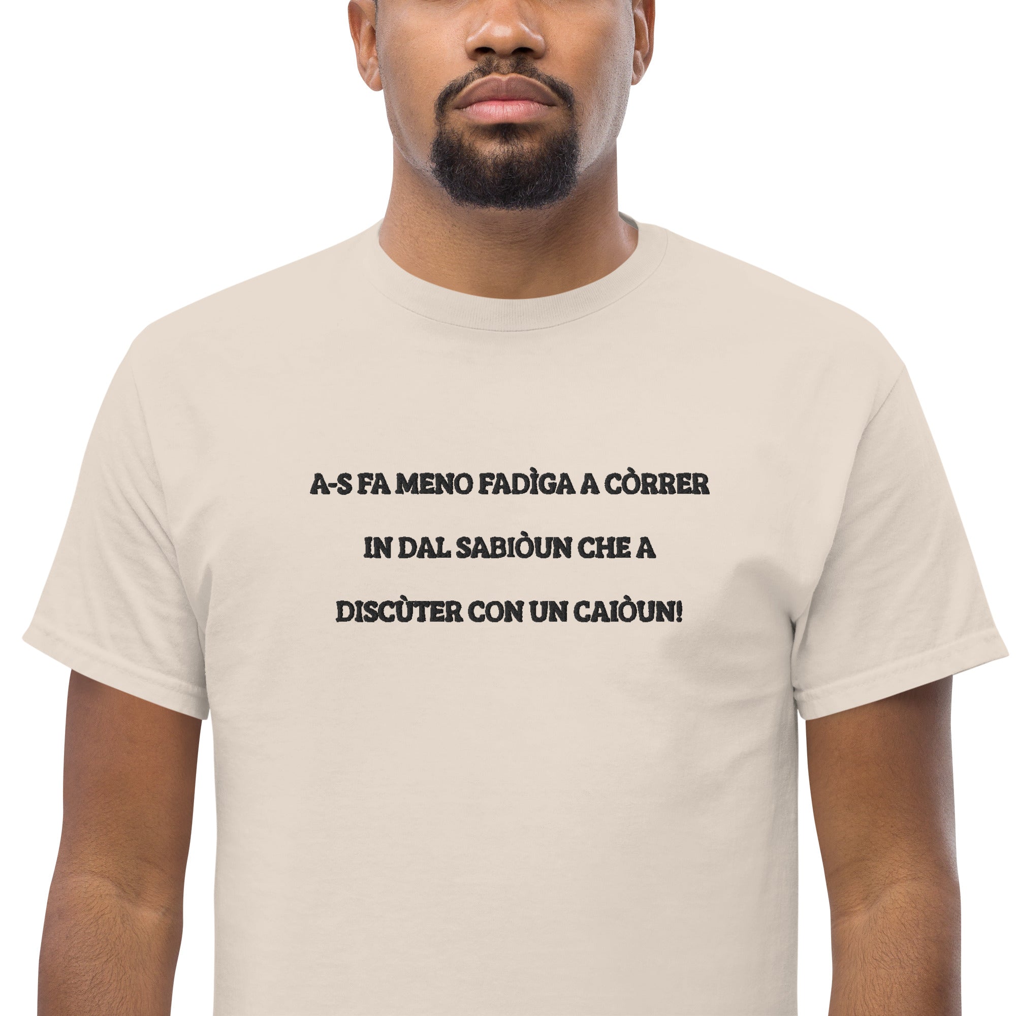T-Shirt Unisex Ricamata 100% Cotone – Confortevole – Design Discùter Con Un Caiòun!-Biiply