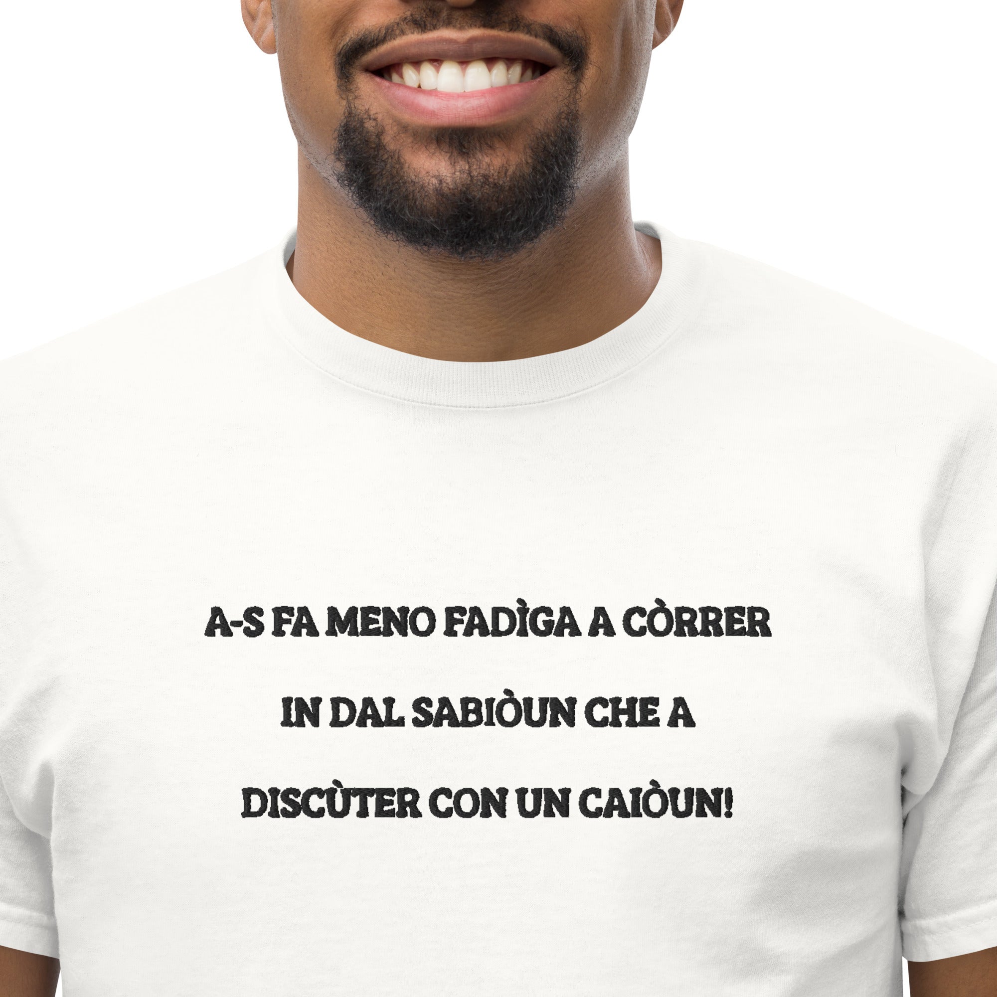 T-Shirt Unisex Ricamata 100% Cotone – Confortevole – Design Discùter Con Un Caiòun!-Biiply
