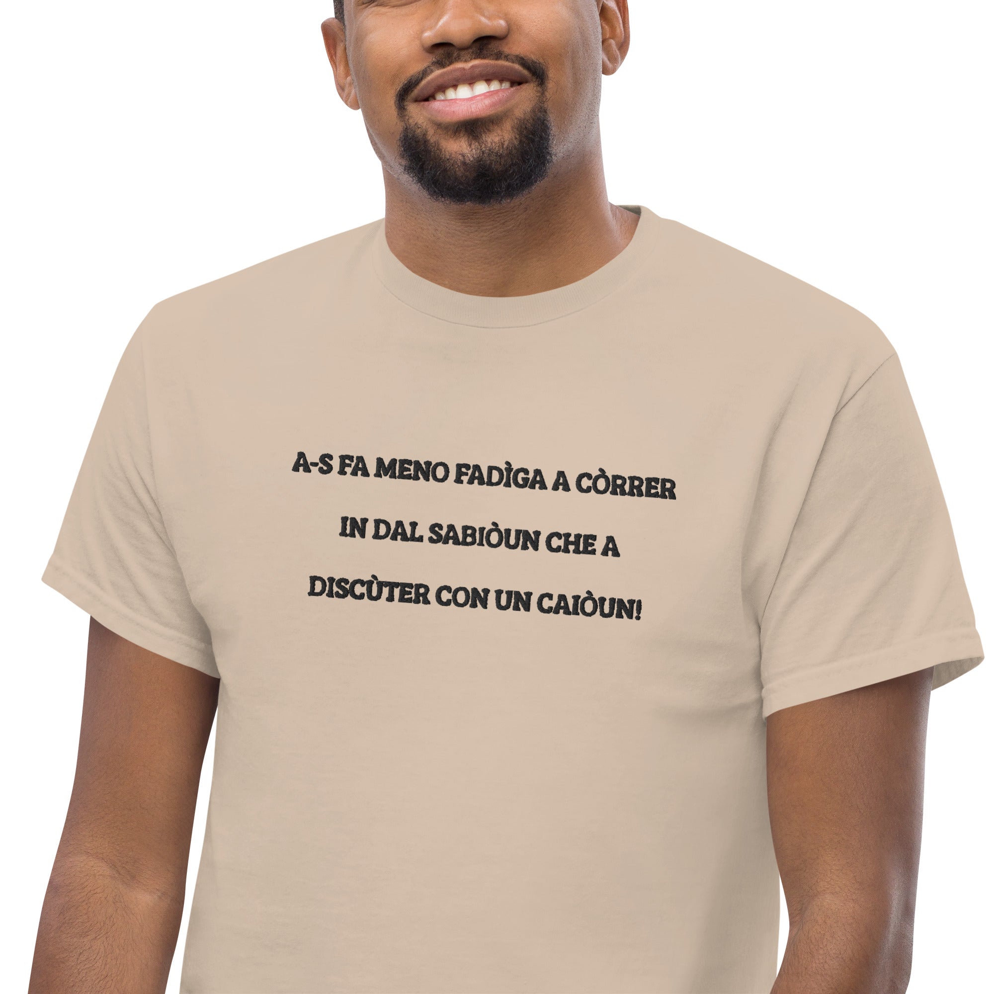 T-Shirt Unisex Ricamata 100% Cotone – Confortevole – Design Discùter Con Un Caiòun!-Biiply