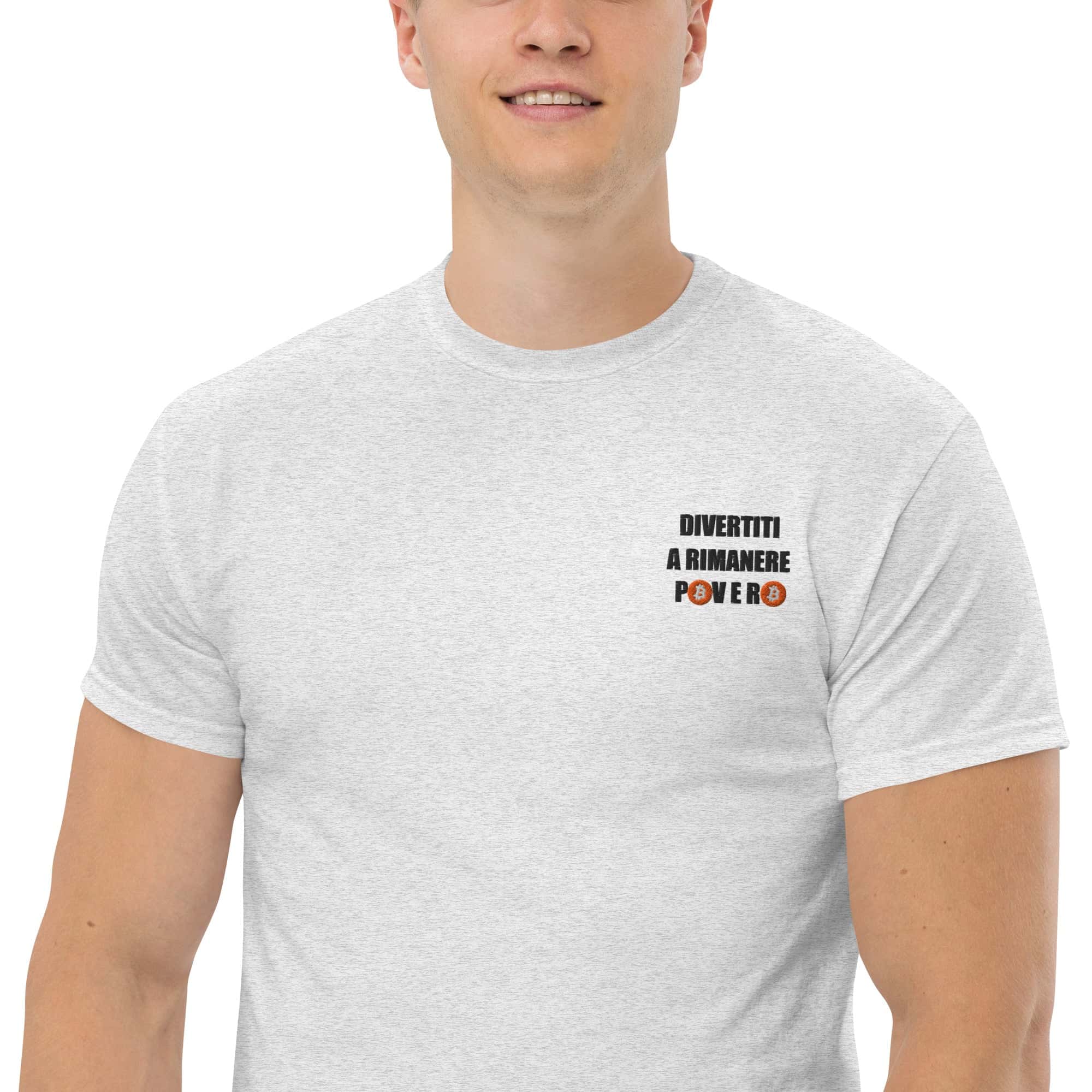 T-Shirt Unisex Ricamata 100% Cotone – Confortevole – Design Divertiti a Rimanere Povero BTC-Biiply