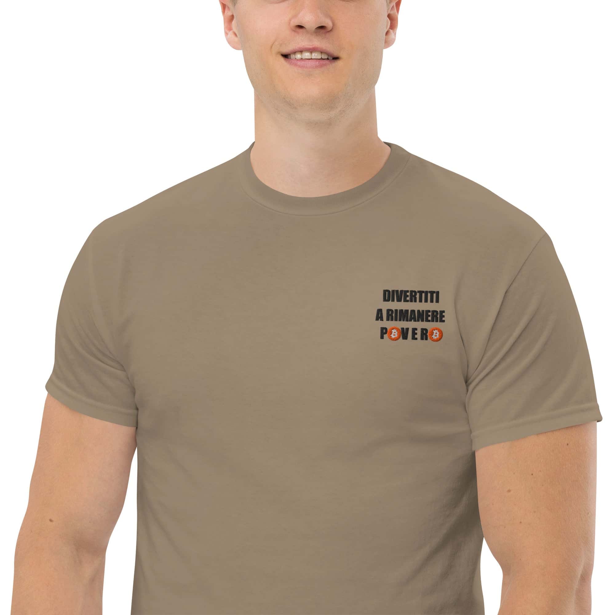 T-Shirt Unisex Ricamata 100% Cotone – Confortevole – Design Divertiti a Rimanere Povero BTC-Biiply