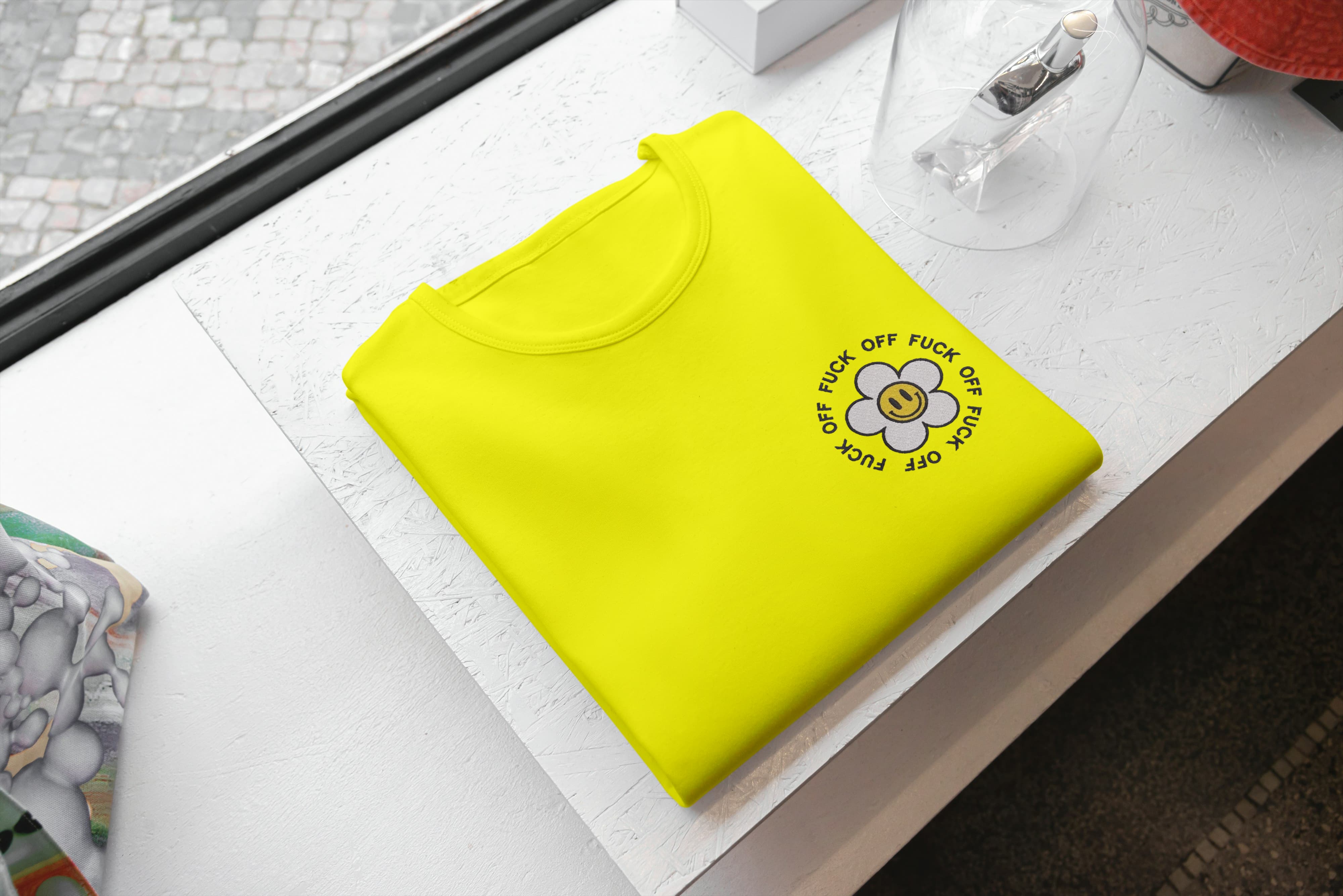 T-Shirt Unisex Ricamata 100% Cotone – Confortevole – Design Fiorellino Fuck Off-Biiply