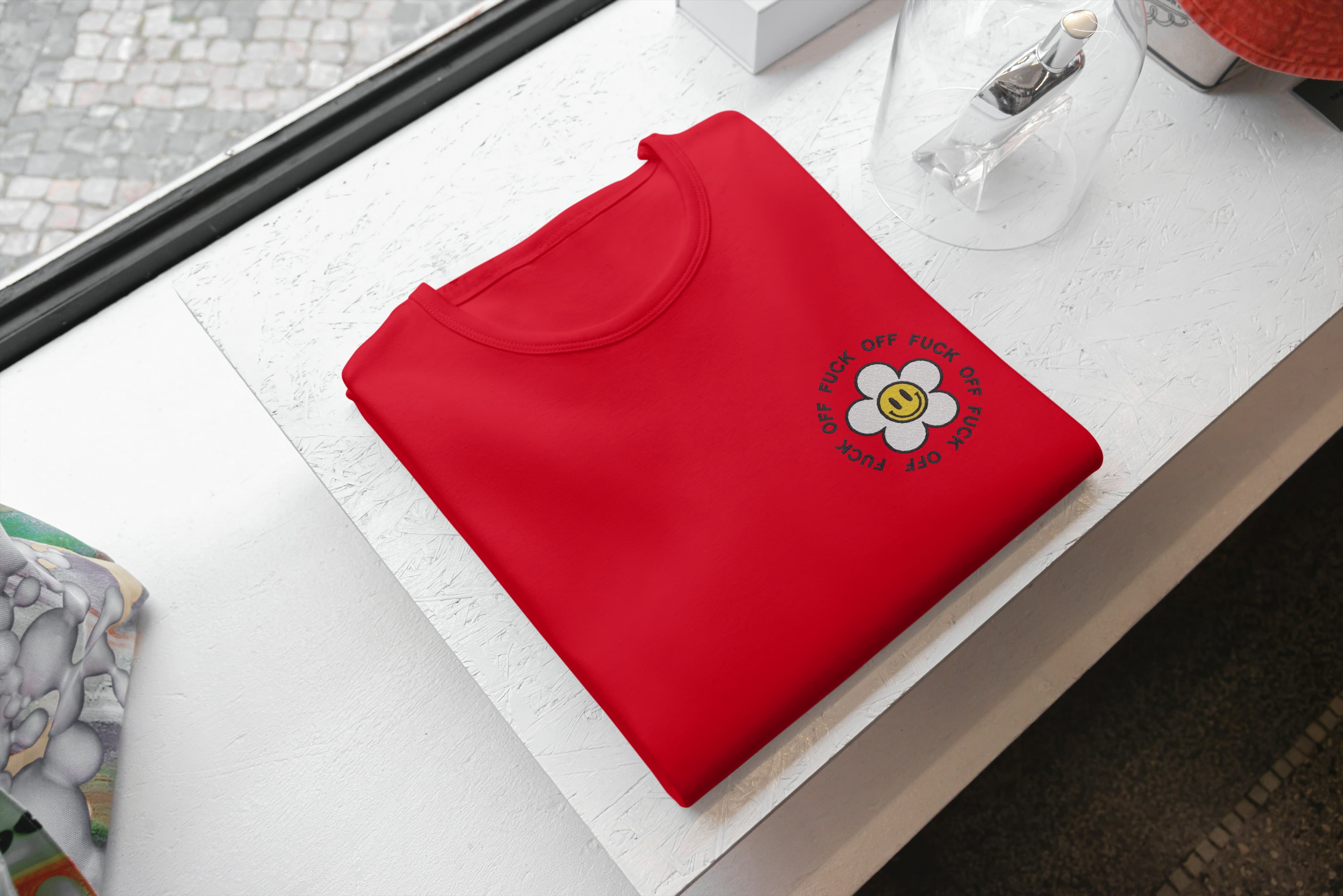 T-Shirt Unisex Ricamata 100% Cotone – Confortevole – Design Fiorellino Fuck Off-Biiply