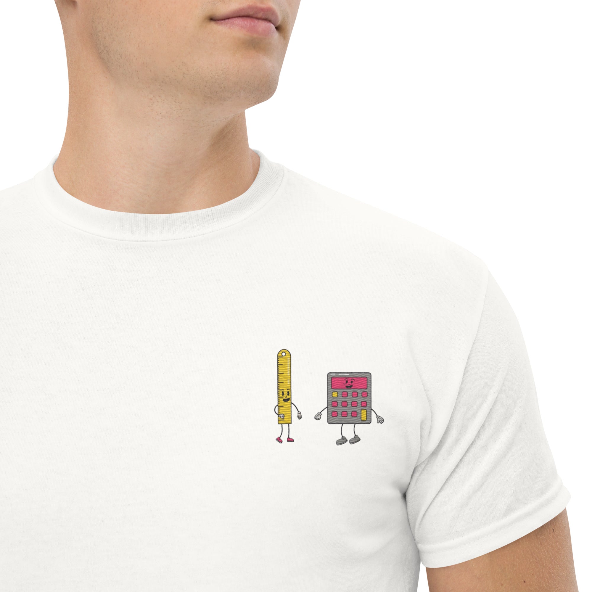 T-Shirt Unisex Ricamata 100% Cotone – Confortevole – Design Metro e Calcolatrice-Biiply