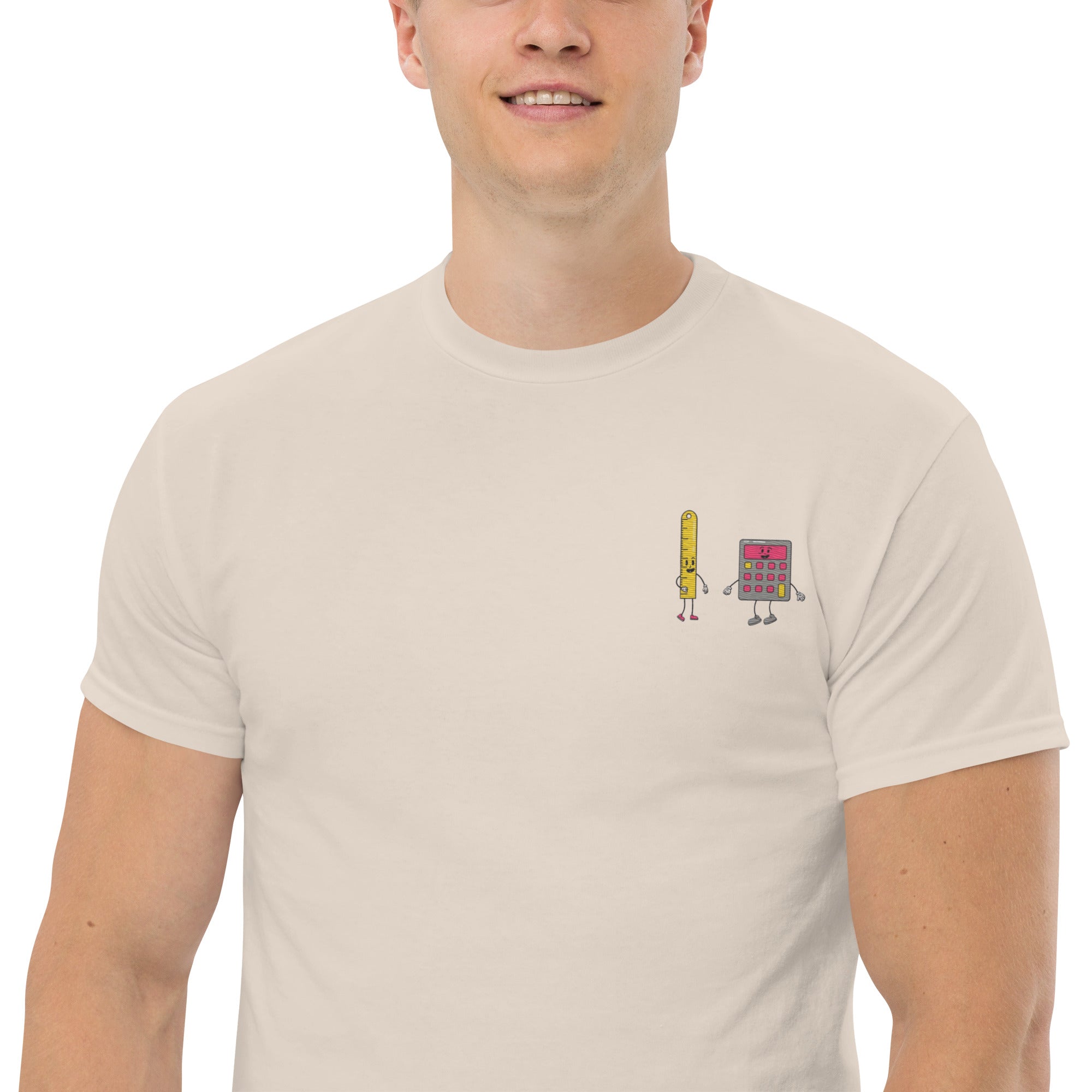 T-Shirt Unisex Ricamata 100% Cotone – Confortevole – Design Metro e Calcolatrice-Biiply