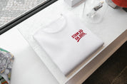 T-Shirt Unisex Ricamata 100% Cotone – Confortevole – Design Stam sò da dòs-Biiply