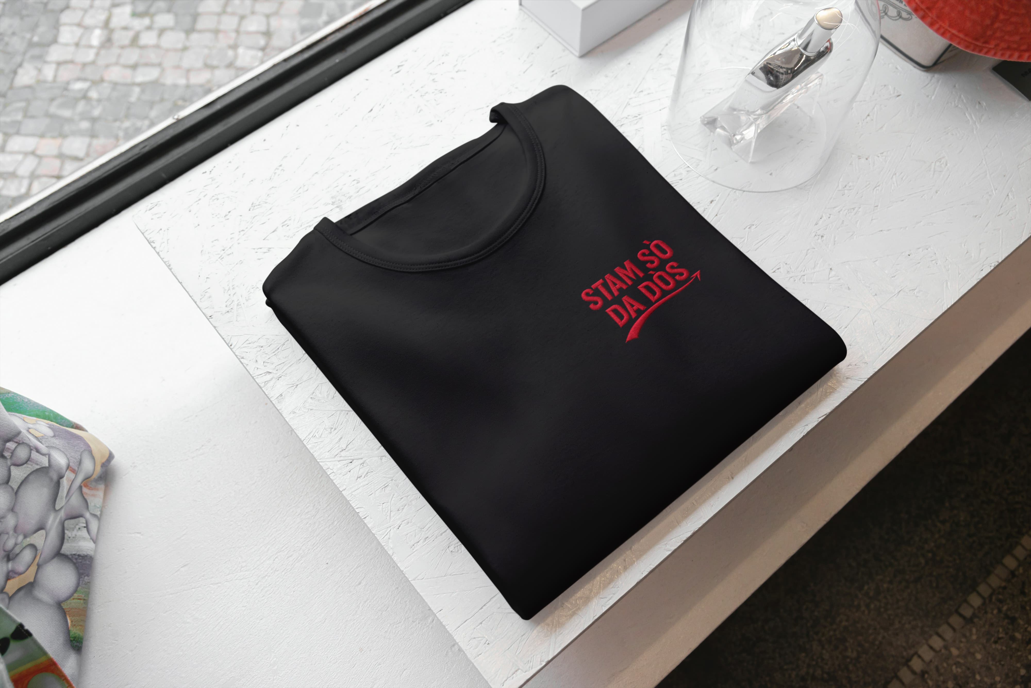 T-Shirt Unisex Ricamata 100% Cotone – Confortevole – Design Stam sò da dòs-Biiply