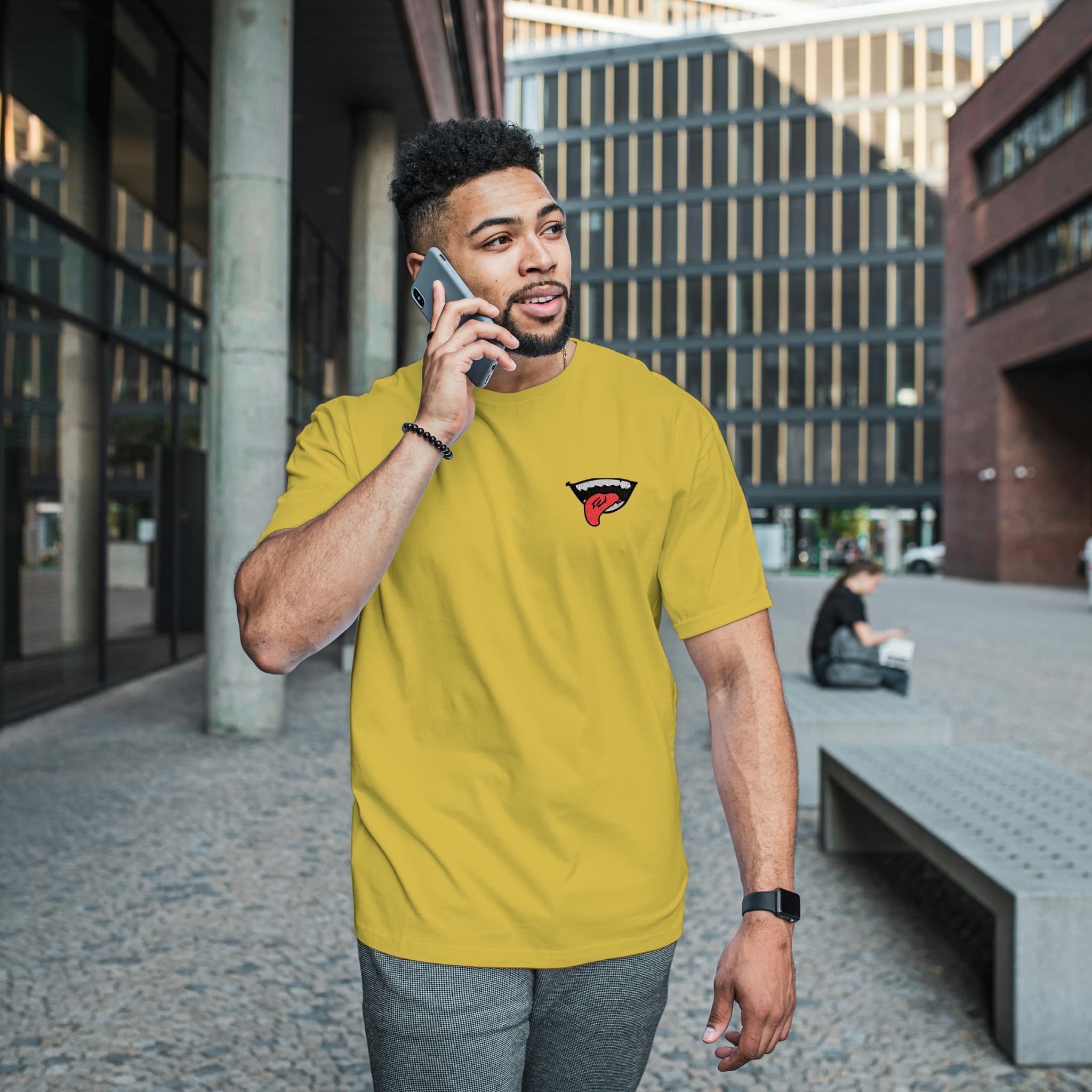 Camiseta Unisex Bordada 100% Algodón – Cómoda – Diseño Boca de Sukuna con Lengua