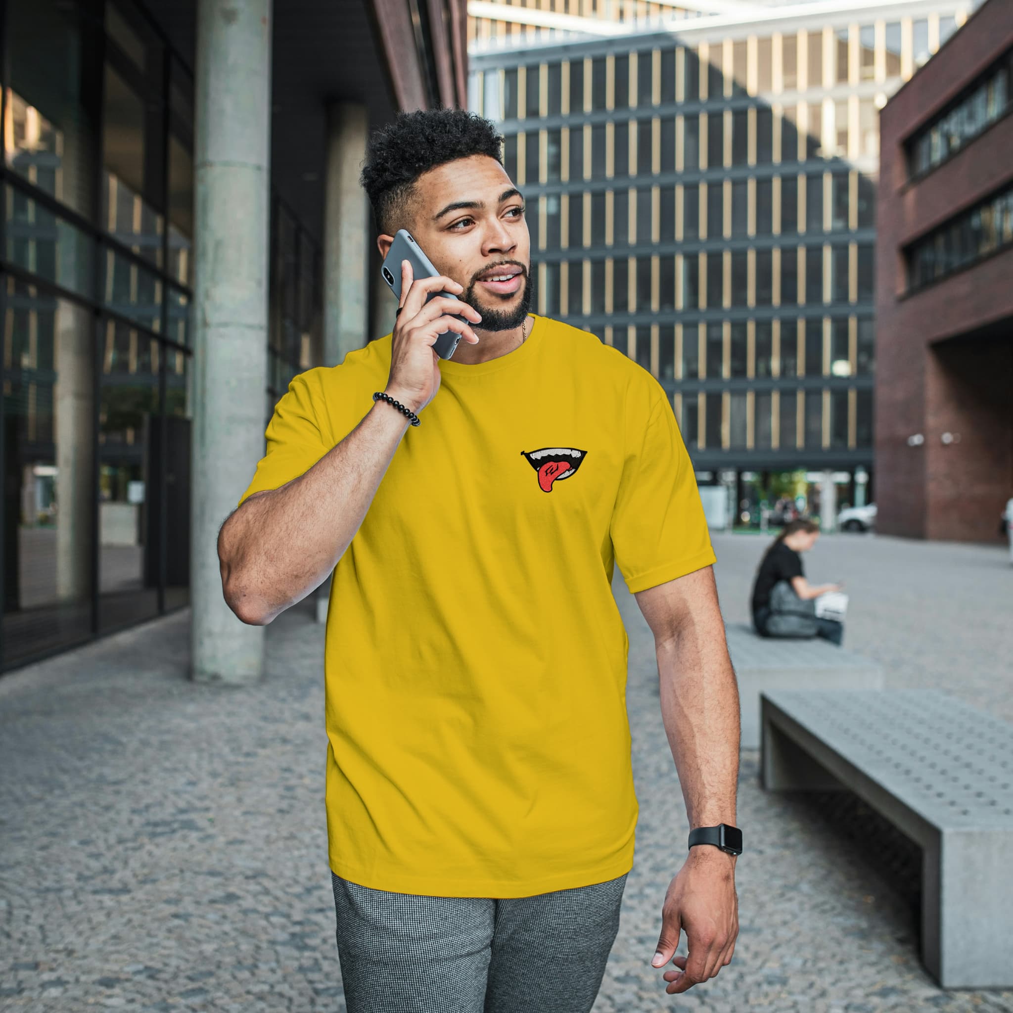 Camiseta Unisex Bordada 100% Algodón – Cómoda – Diseño Boca de Sukuna con Lengua