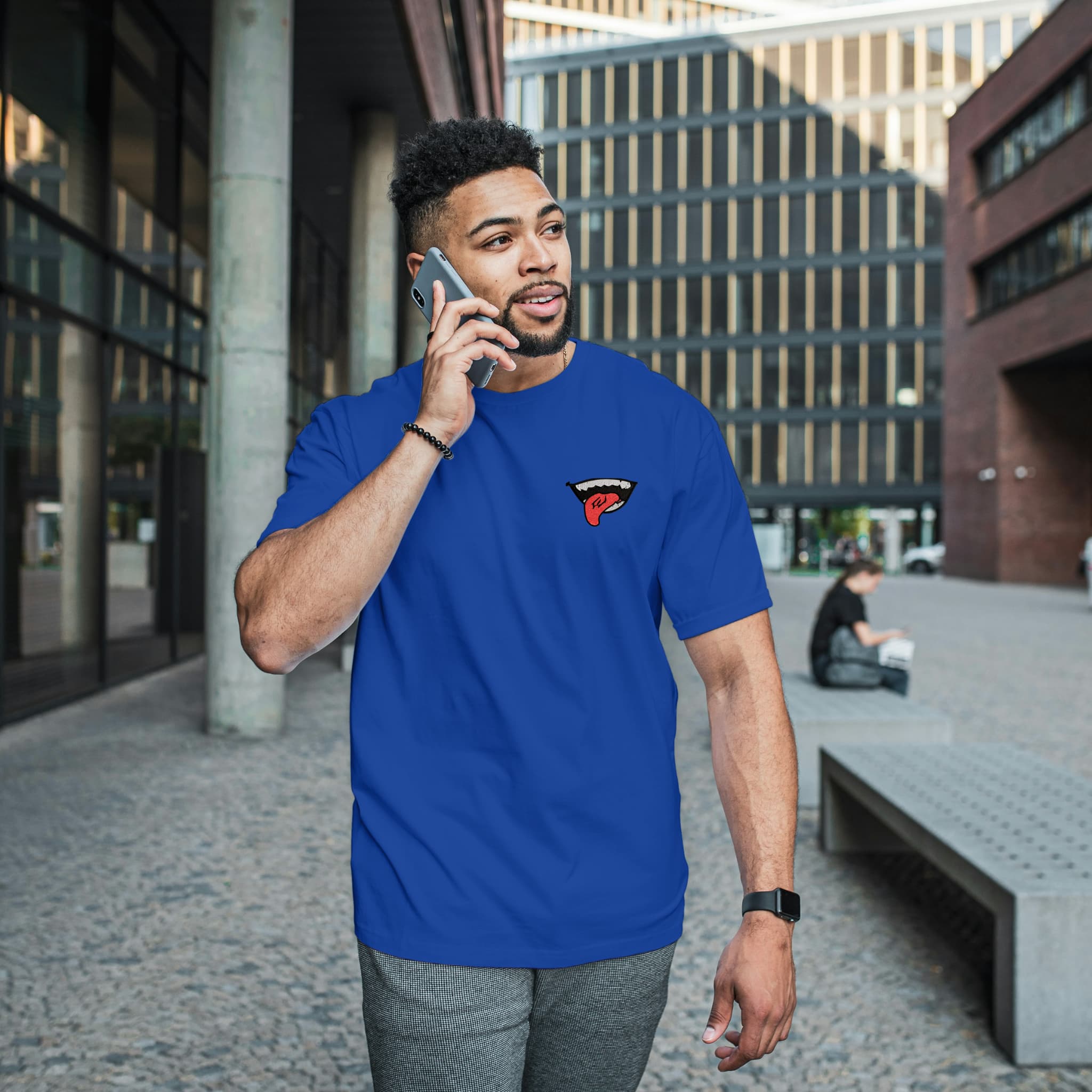 Camiseta Unisex Bordada 100% Algodón – Cómoda – Diseño Boca de Sukuna con Lengua