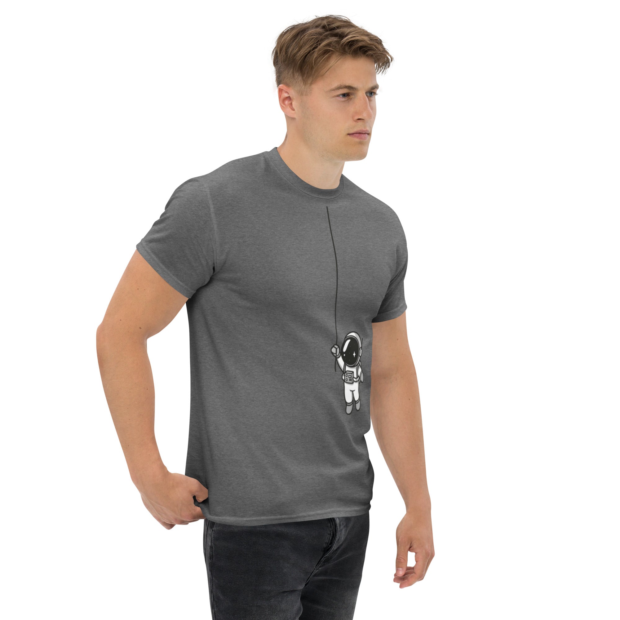 T-Shirt Unisex Stampata 100% Cotone – Confortevole – Design Astronauta Appeso-Biiply