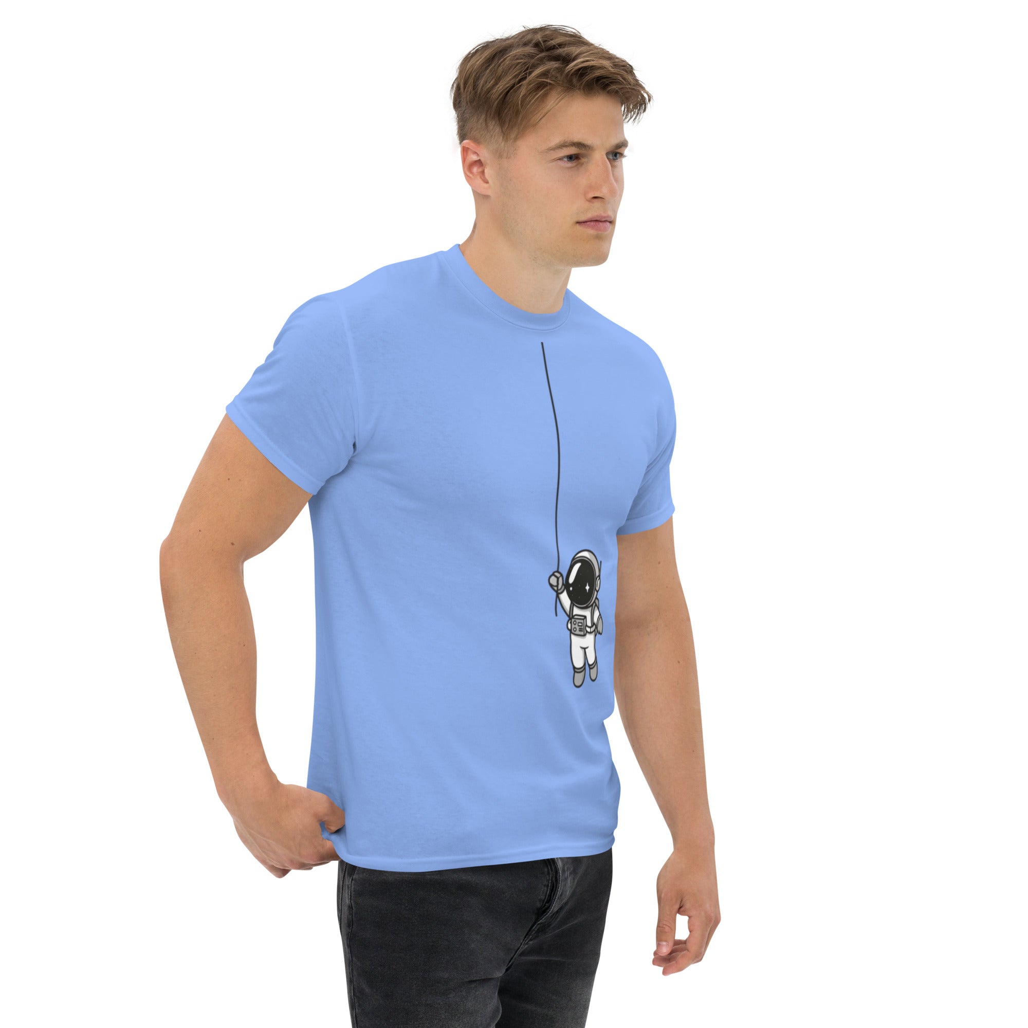 T-Shirt Unisex Stampata 100% Cotone – Confortevole – Design Astronauta Appeso-Biiply