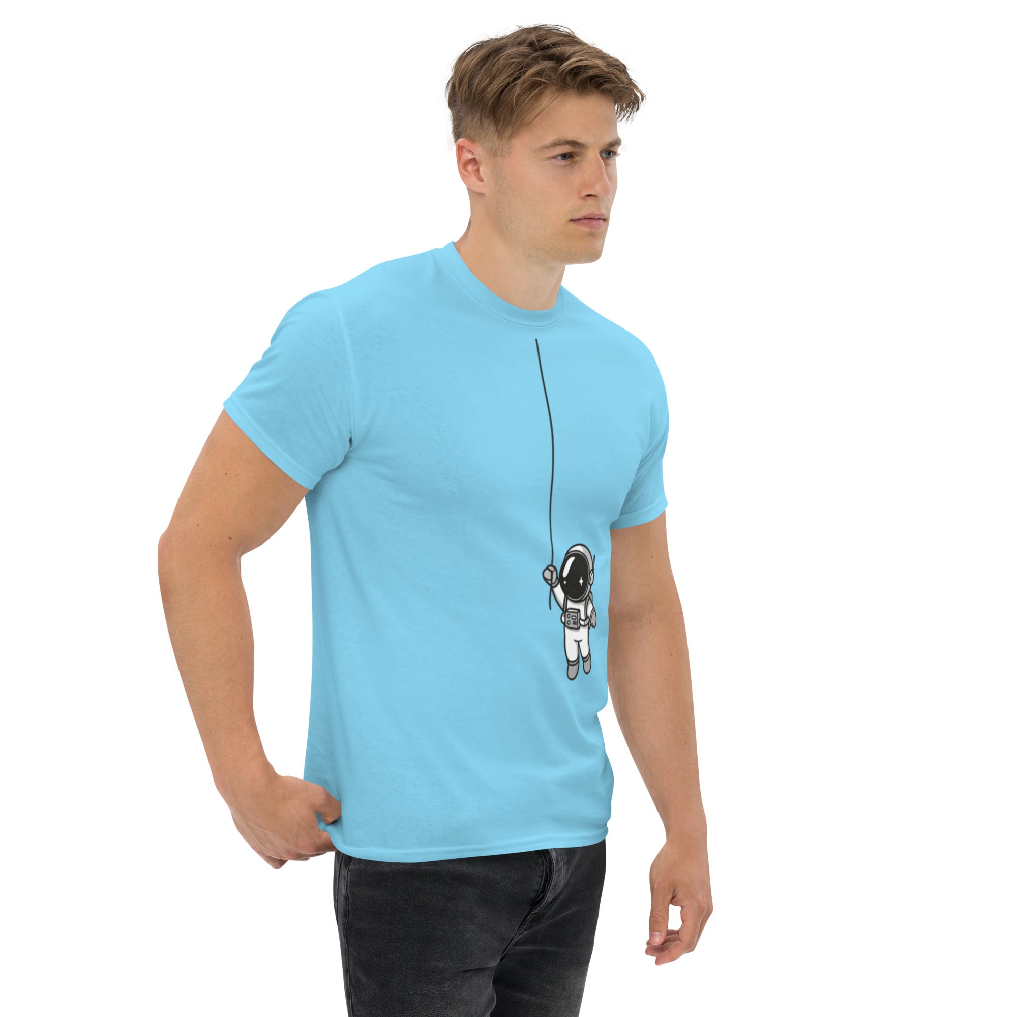 T-Shirt Unisex Stampata 100% Cotone – Confortevole – Design Astronauta Appeso-Biiply