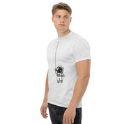 T-Shirt Unisex Stampata 100% Cotone – Confortevole – Design Astronauta Appeso-Biiply