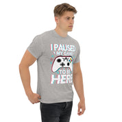 T-Shirt Unisex Stampata 100% Cotone – Confortevole – Design I'm Paused My Game To Be Here-Biiply