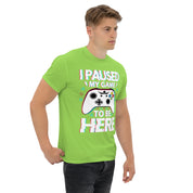 T-Shirt Unisex Stampata 100% Cotone – Confortevole – Design I'm Paused My Game To Be Here-Biiply