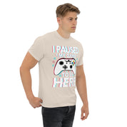 T-Shirt Unisex Stampata 100% Cotone – Confortevole – Design I'm Paused My Game To Be Here-Biiply