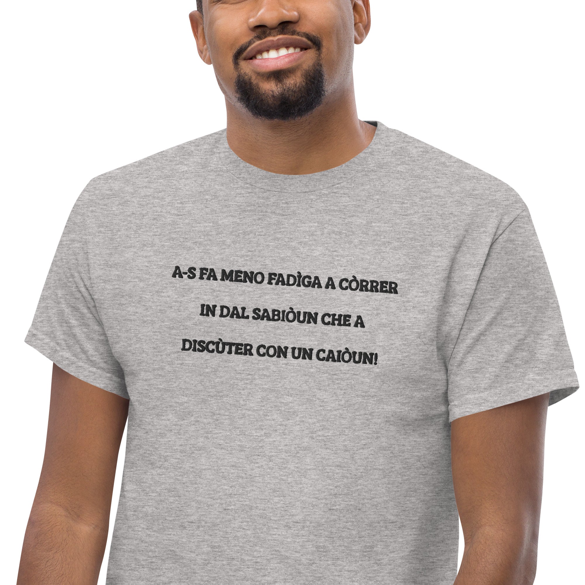 T-shirt Unisex Ricamata Discùter Con Un Caiòun!