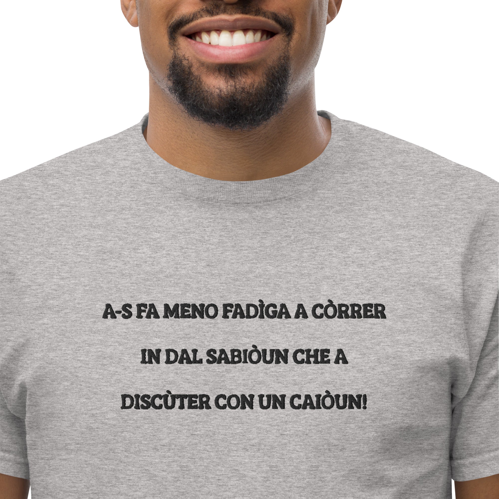 T-shirt Unisex Ricamata Discùter Con Un Caiòun!