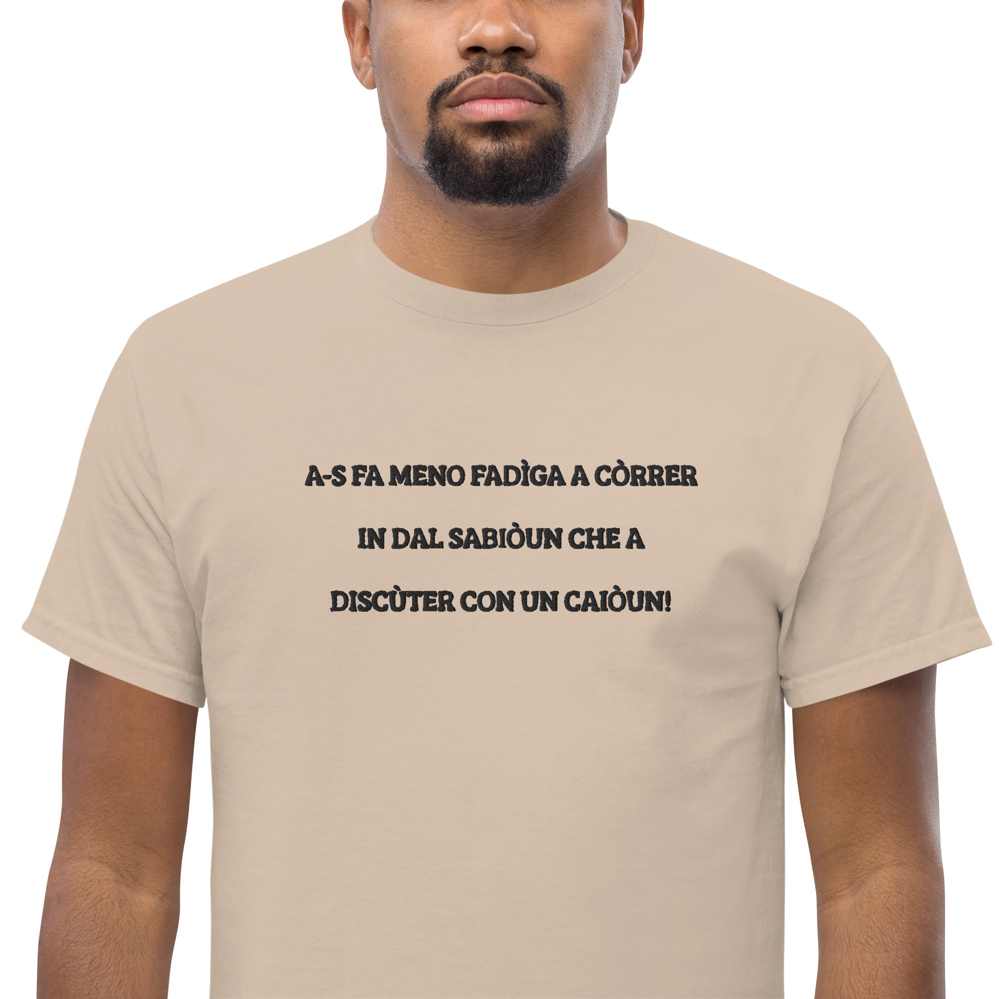 T-shirt Unisex Ricamata Discùter Con Un Caiòun!