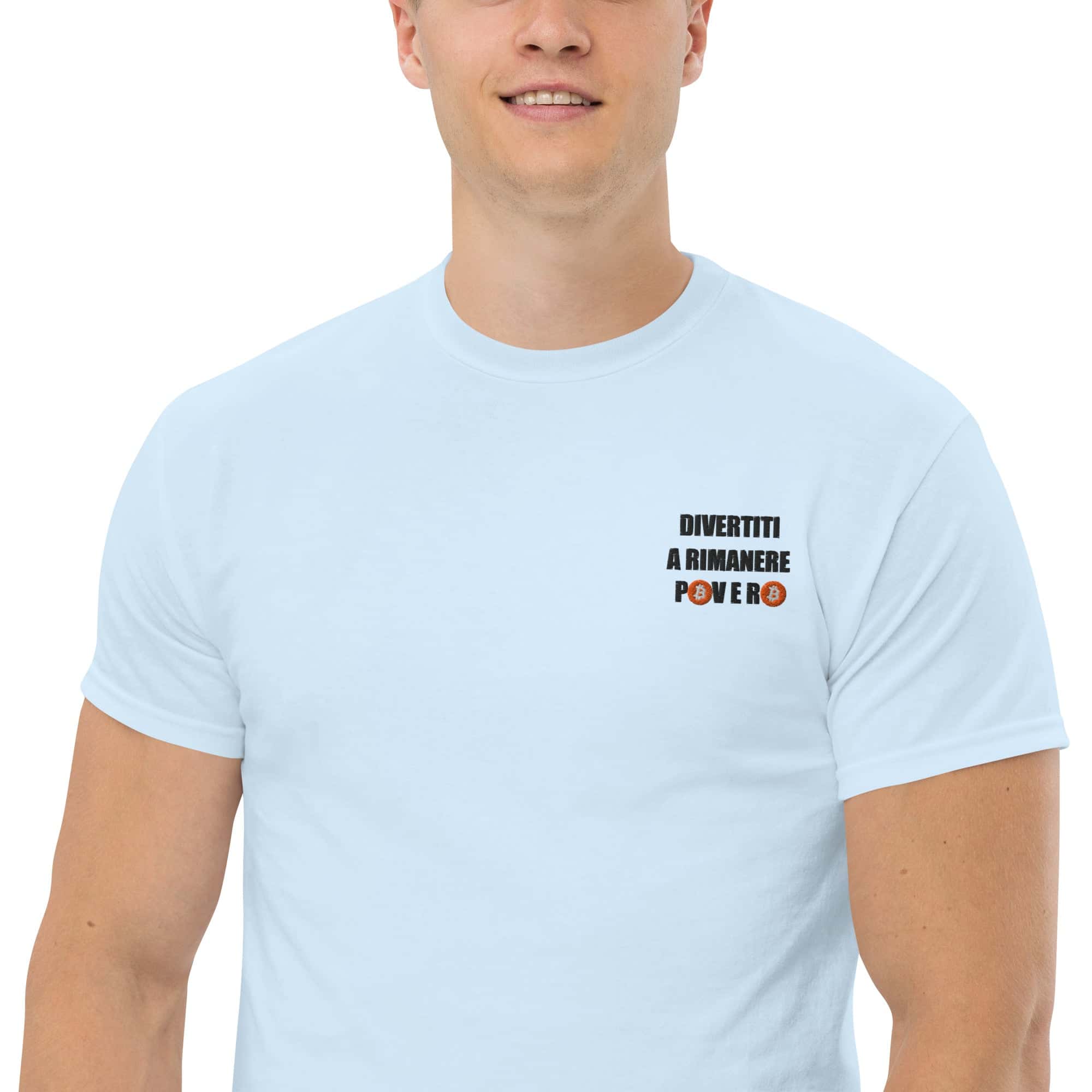 T-shirt Ricamata Unisex – 100% Cotone – Stile Streetwear e Confortevole – Divertiti a Rimanere Povero BTC