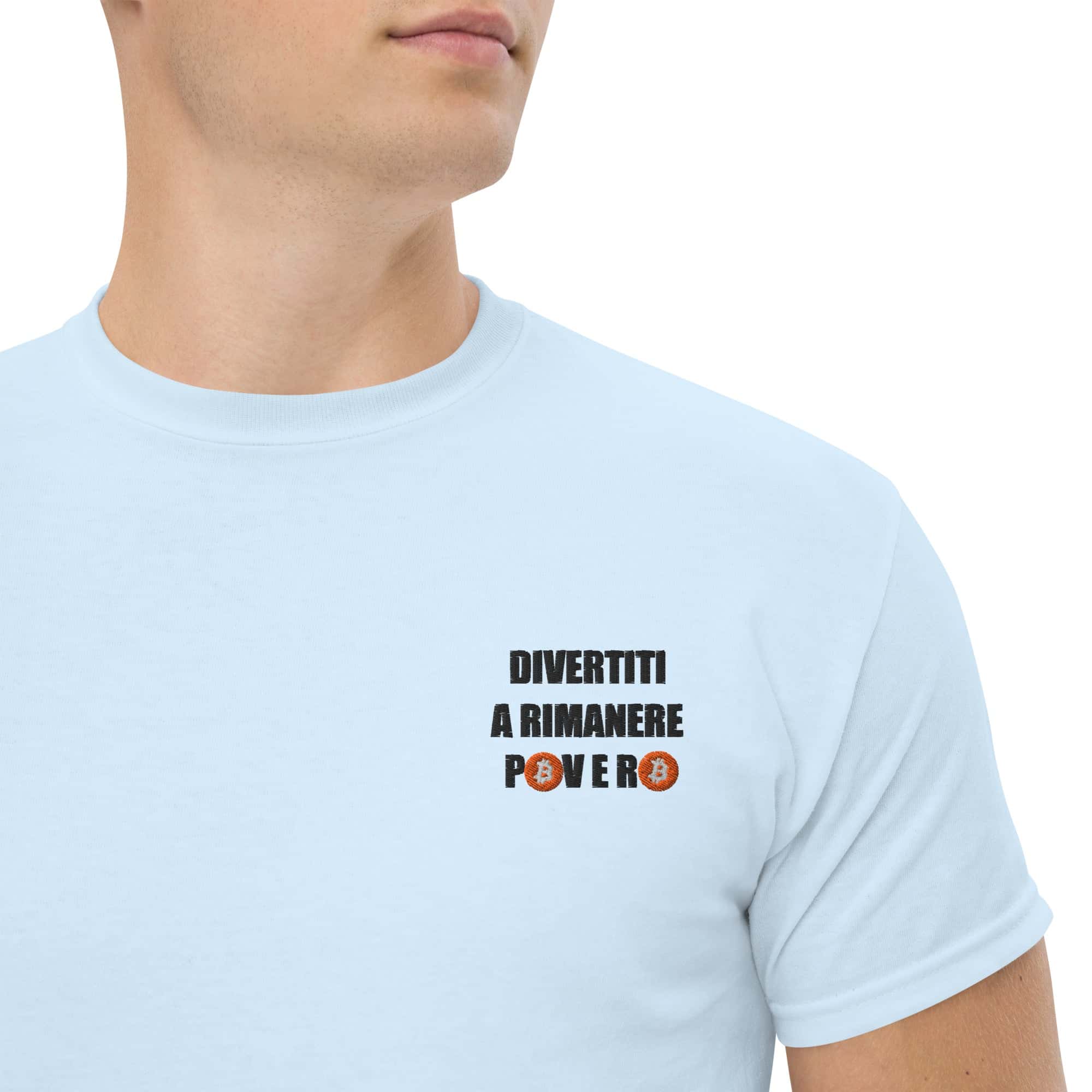 T-shirt Ricamata Unisex – 100% Cotone – Stile Streetwear e Confortevole – Divertiti a Rimanere Povero BTC