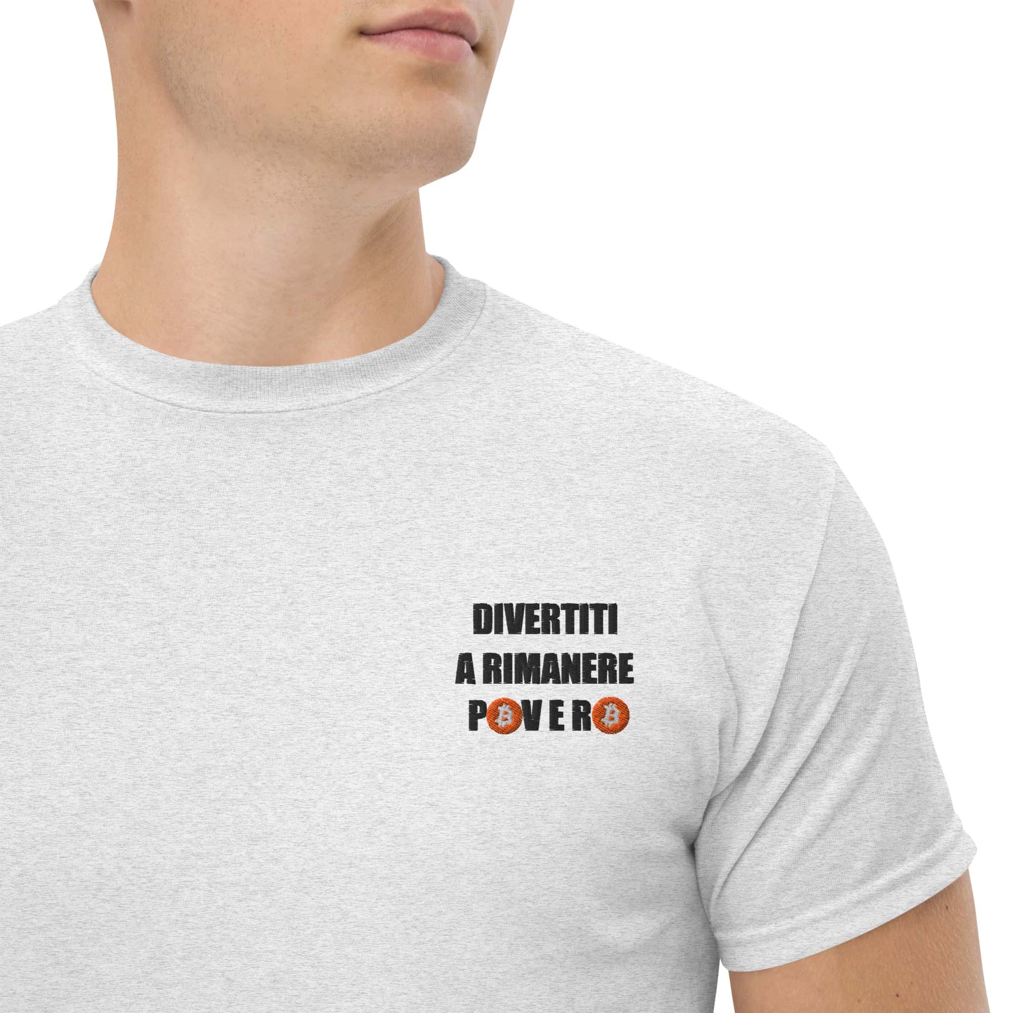 T-shirt Ricamata Unisex – 100% Cotone – Stile Streetwear e Confortevole – Divertiti a Rimanere Povero BTC