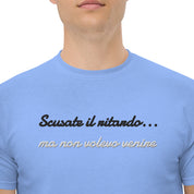 T-shirt Ricamata Unisex – 100% Cotone – Stile Streetwear e Confortevole – Scusate il ritardo ma non volevo venire-Biiply