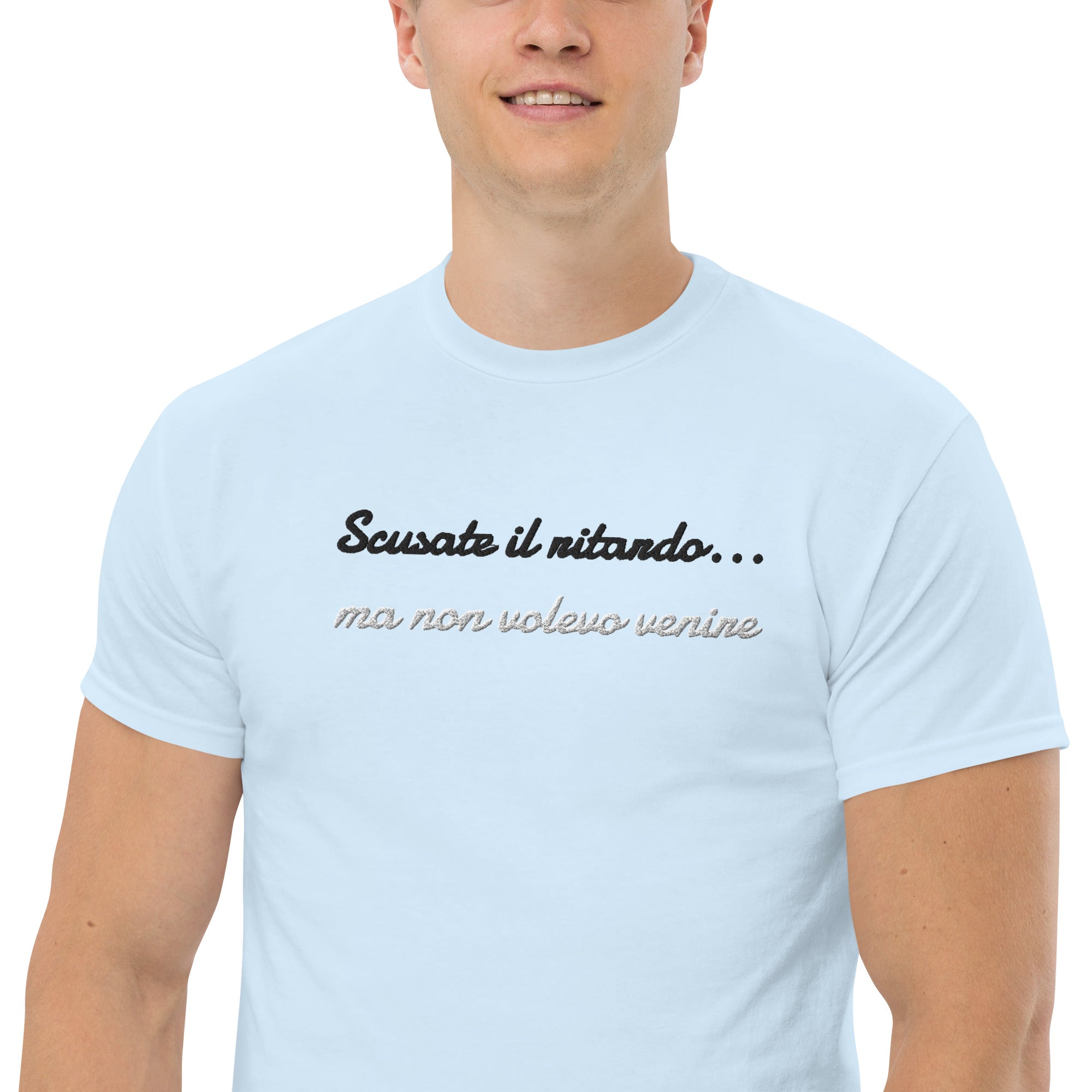 T-shirt Ricamata Unisex – 100% Cotone – Stile Streetwear e Confortevole – Scusate il ritardo ma non volevo venire-Biiply