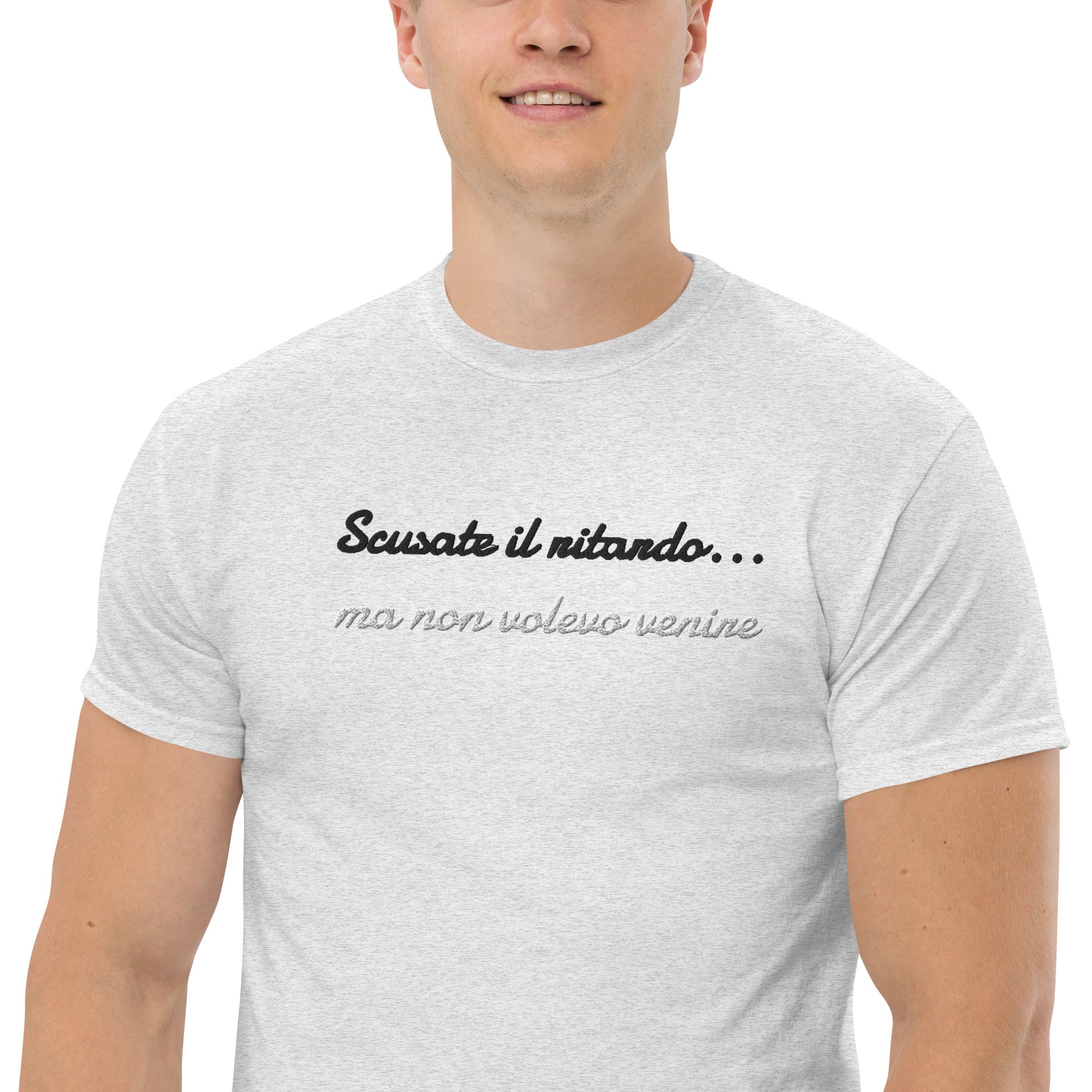 T-shirt Ricamata Unisex – 100% Cotone – Stile Streetwear e Confortevole – Scusate il ritardo ma non volevo venire-Biiply
