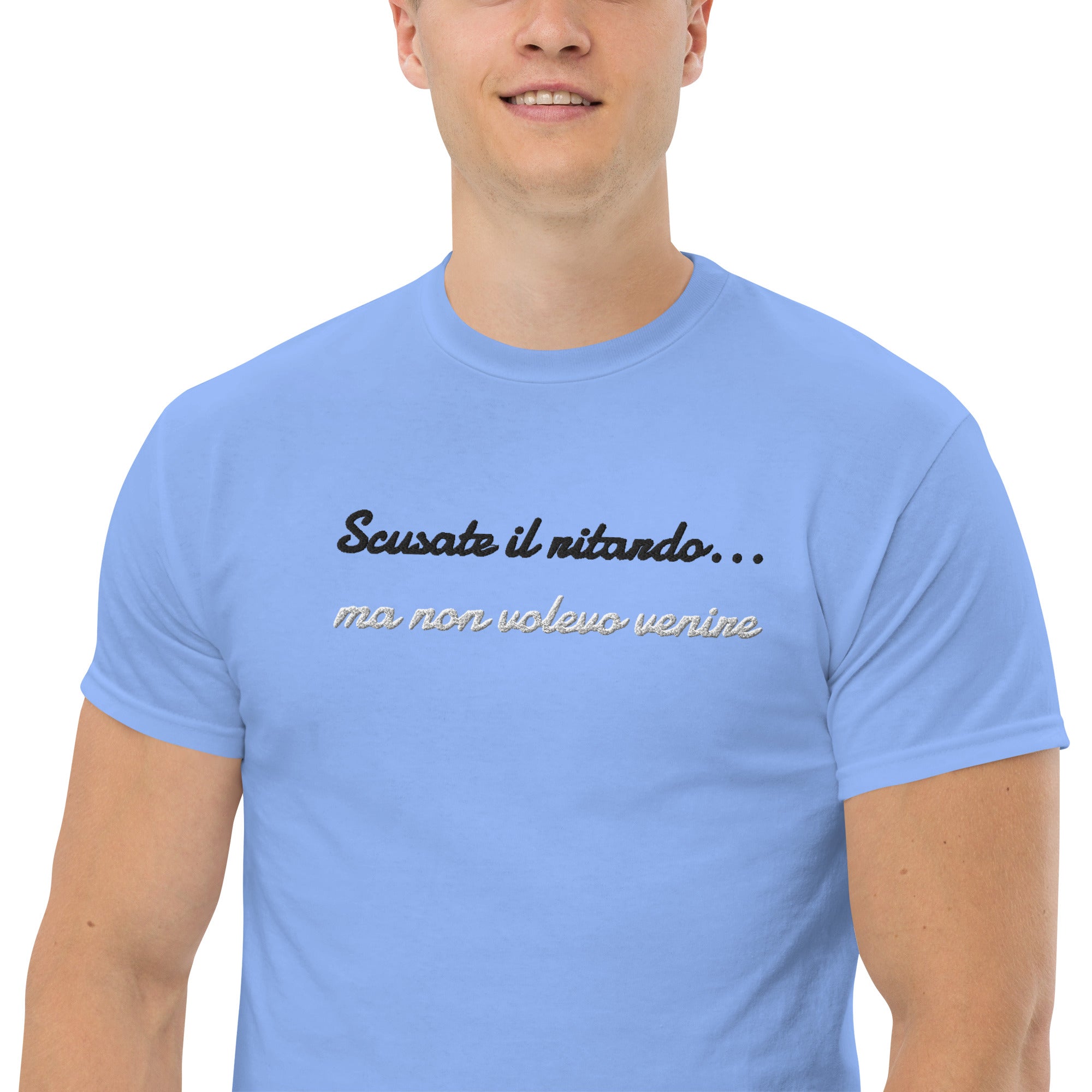 T-shirt Ricamata Unisex – 100% Cotone – Stile Streetwear e Confortevole – Scusate il ritardo ma non volevo venire-Biiply